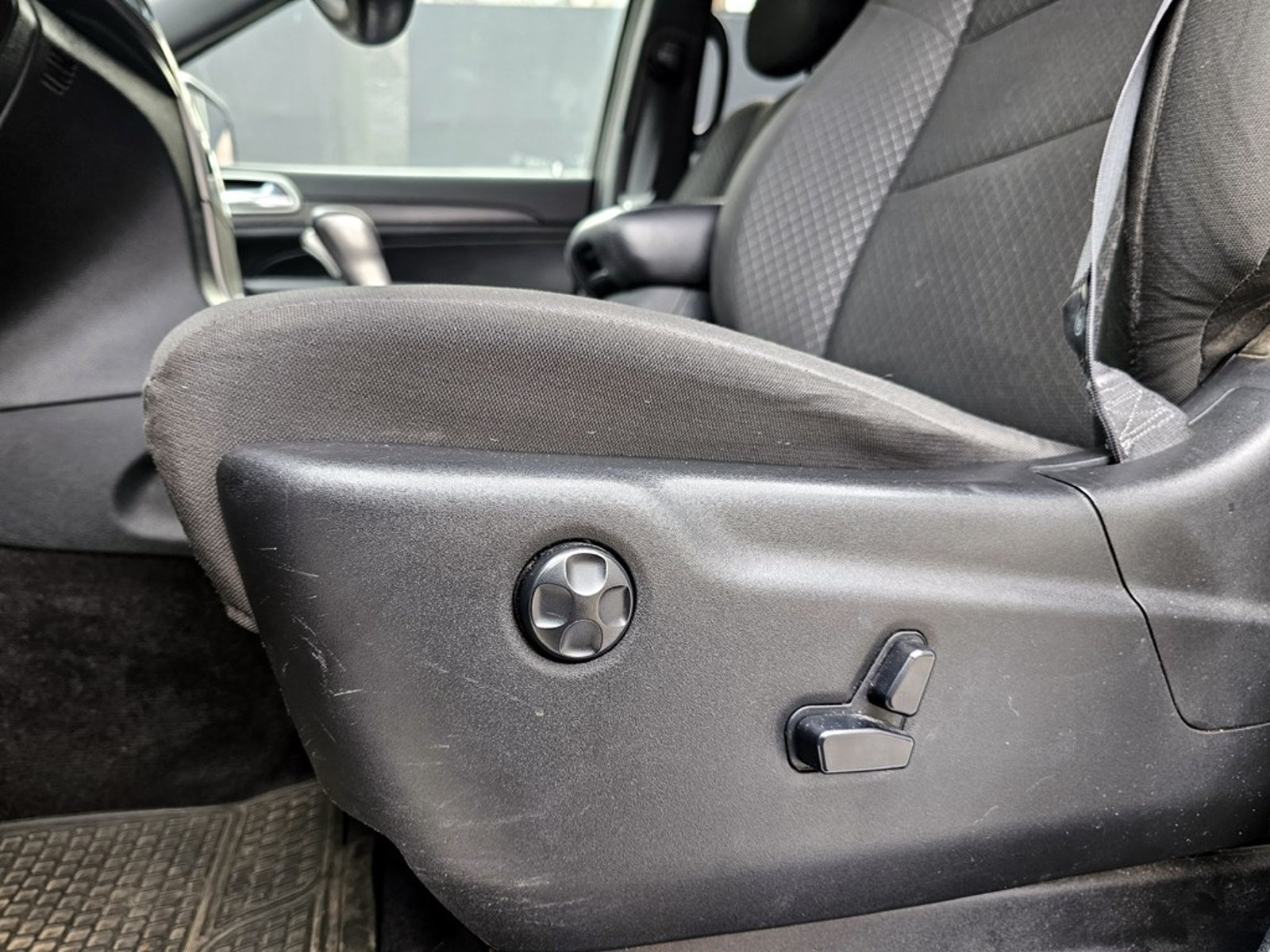 Jeep GRAND CHEROKEE LAREDO 3.6 2018 - Imagen 13 de 20