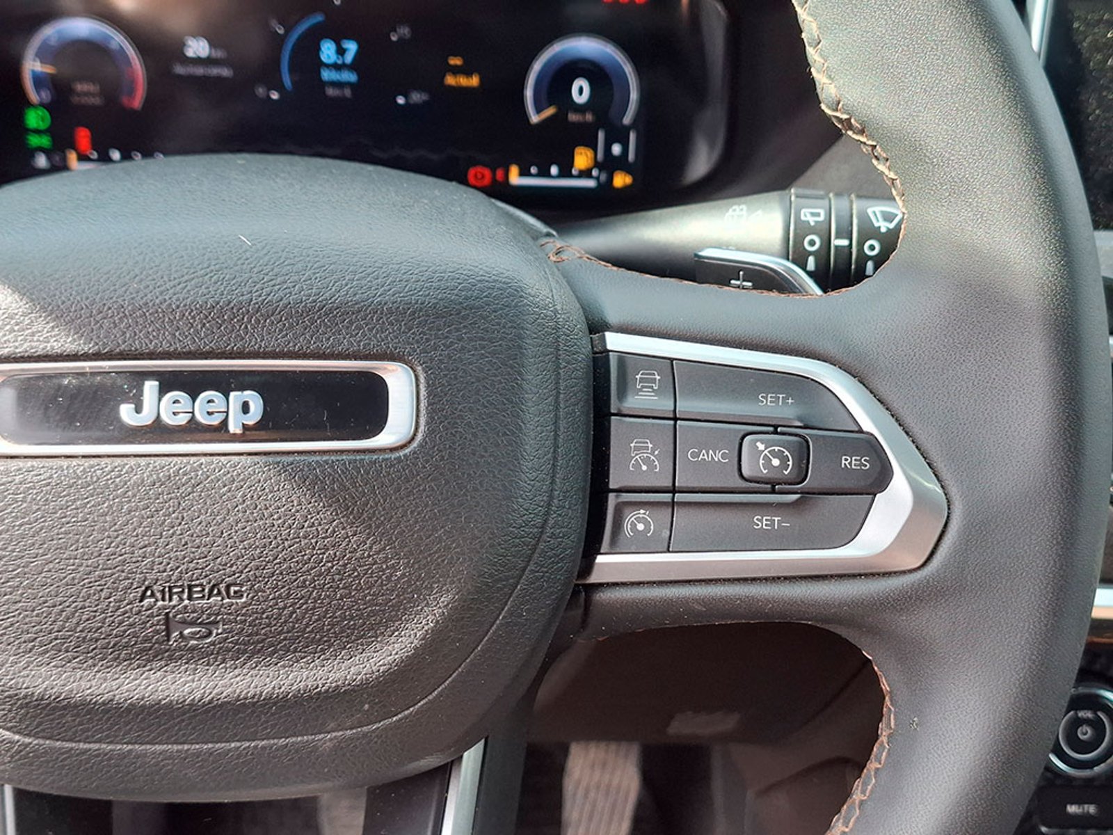 JEEP COMMANDER 2.0T OVERLAND 2023 - Imagen 15 de 20