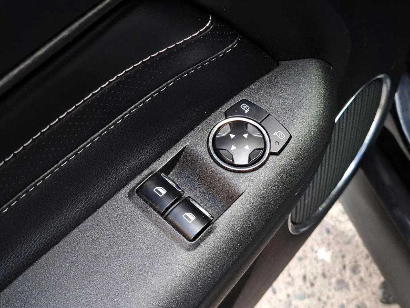 FORD MUSTANG 5.0 2023 - Imagen 13 de 20