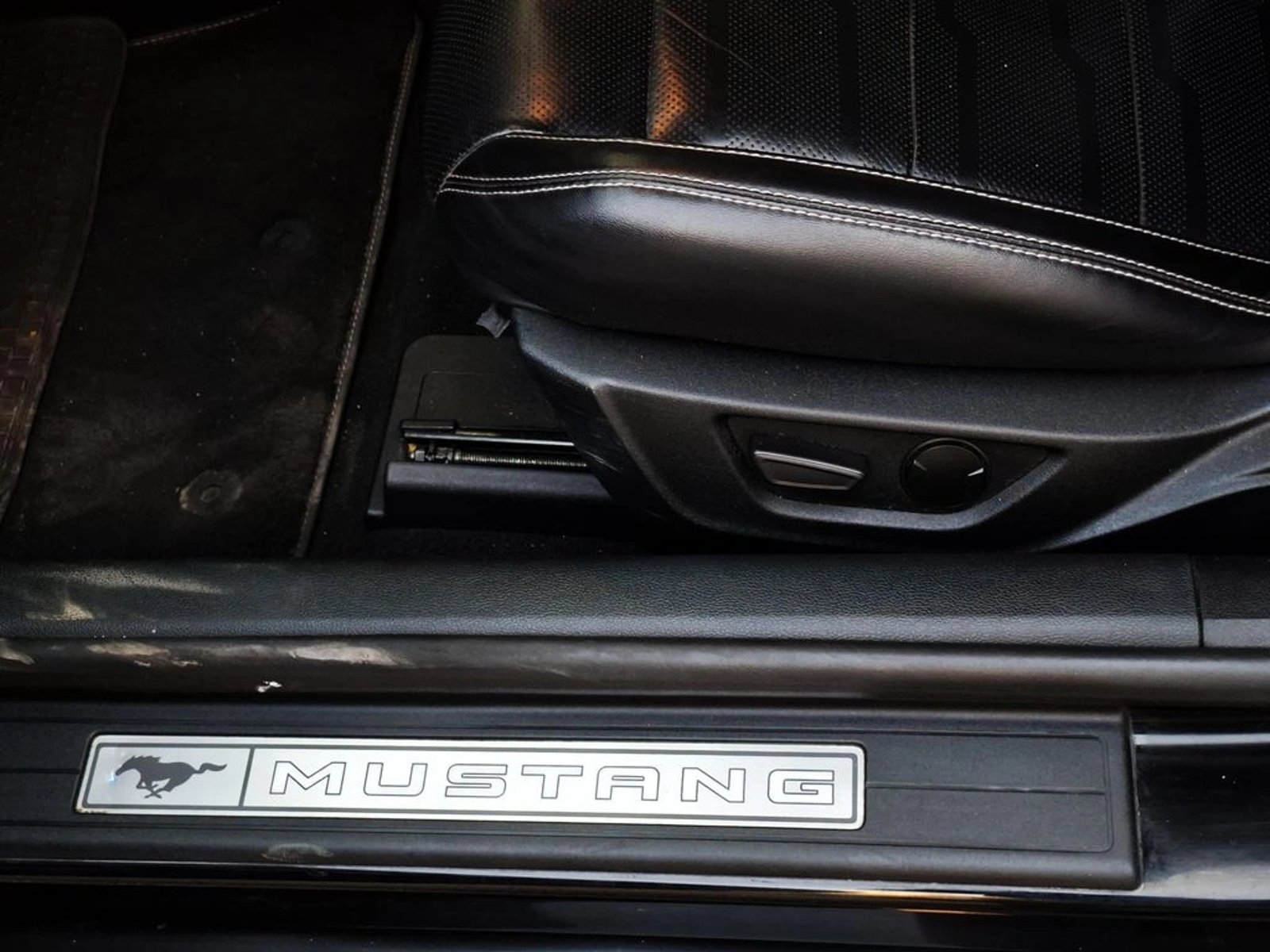 FORD MUSTANG 5.0 2023 - Imagen 15 de 20
