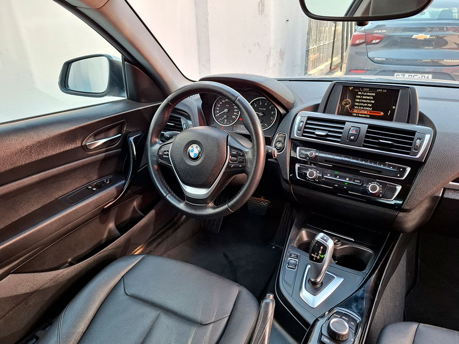 BMW 120i LCI 1.6 AUT 2016 - Imagen 13 de 20