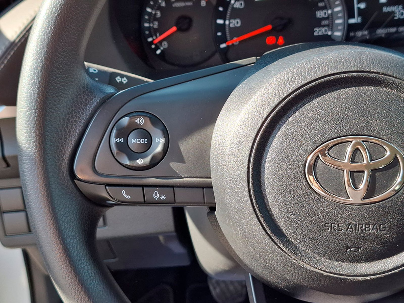 TOYOTA YARIS 1.5 XLI C 2023 - Imagen 14 de 20