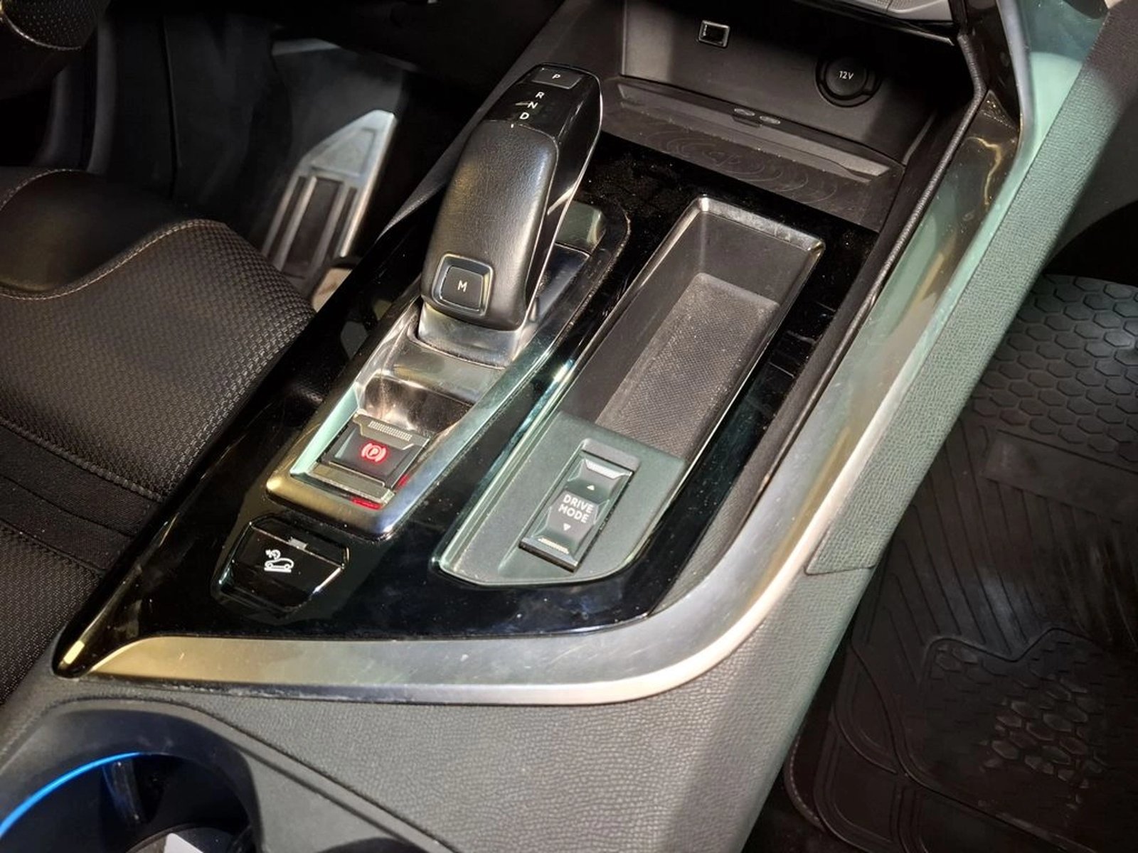 Peugeot 3008 1.6 ALLURE PACK THP 4X2 165 EAT6 5P 2022 - Imagen 16 de 20