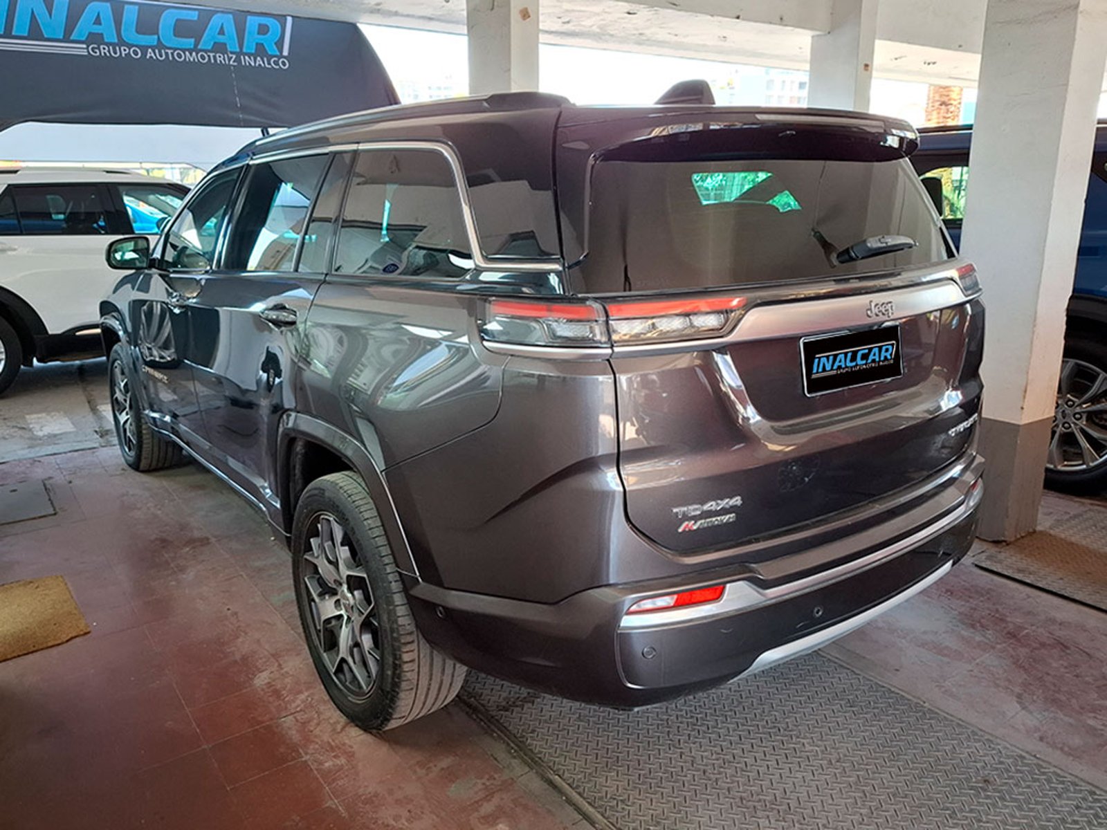 JEEP COMMANDER OVERLAND 4X4 2.0 AUT 2023 - Imagen 7 de 20