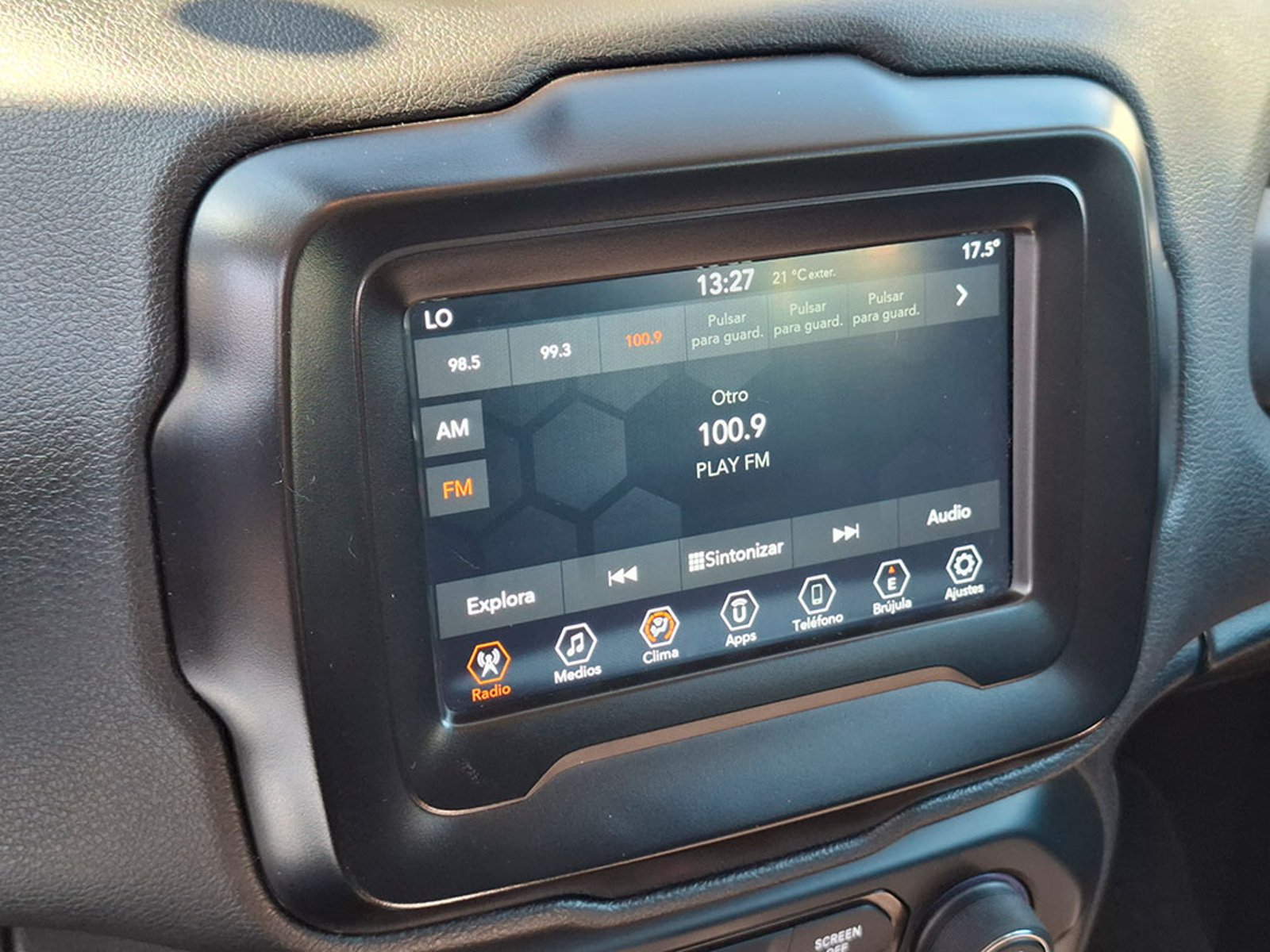 Jeep RENEGADE 1.8 SPORT LX 2023 - Imagen 17 de 20