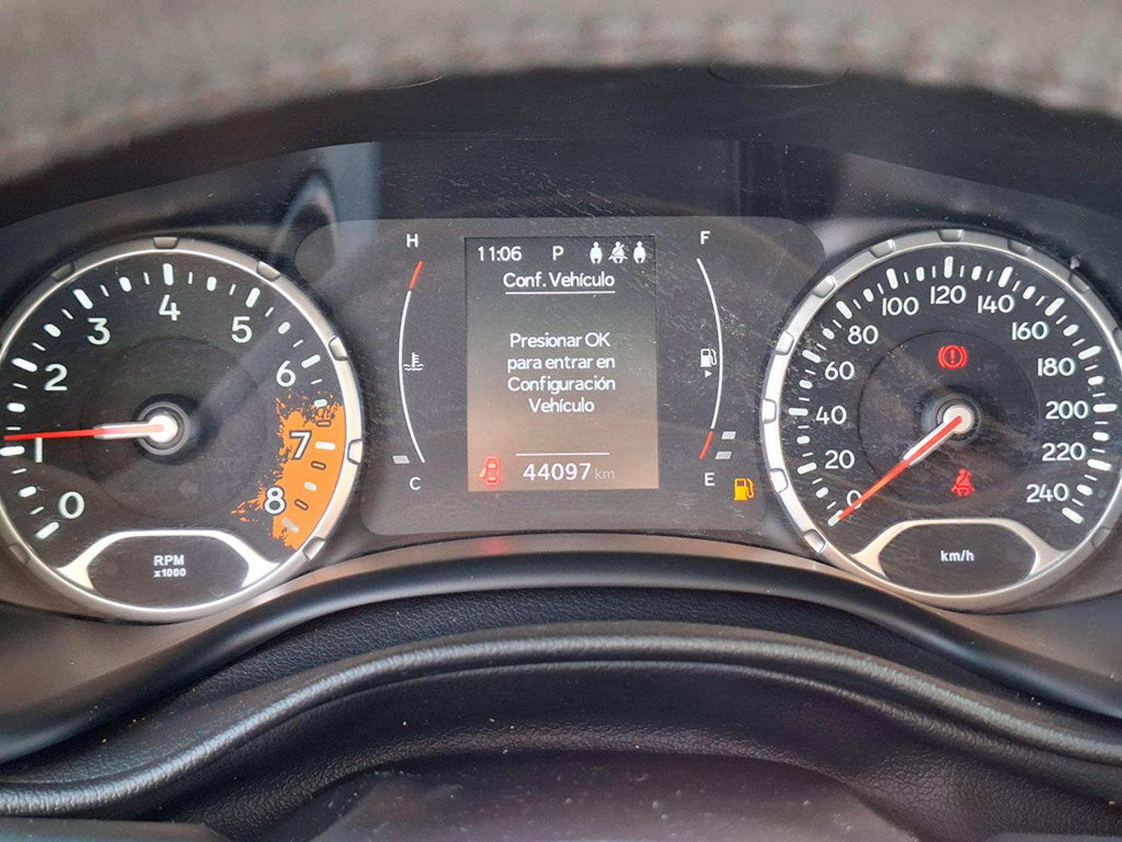 JEEP RENEGADE 1.8 SPORT LX 2023 - Imagen 16 de 20