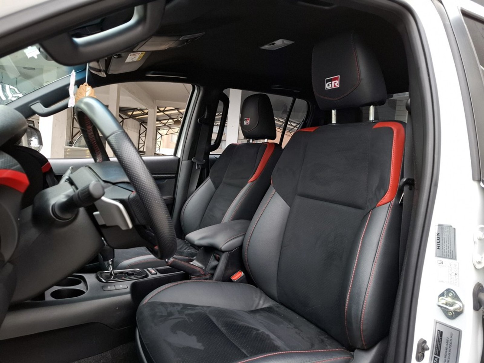 TOYOTA HILUX 2.8 GR-S SRV 2024 - Imagen 14 de 20