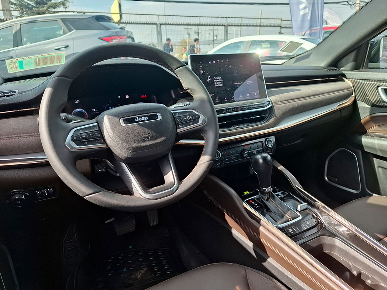 JEEP COMMANDER 2.0T OVERLAND 2023 - Imagen 13 de 20
