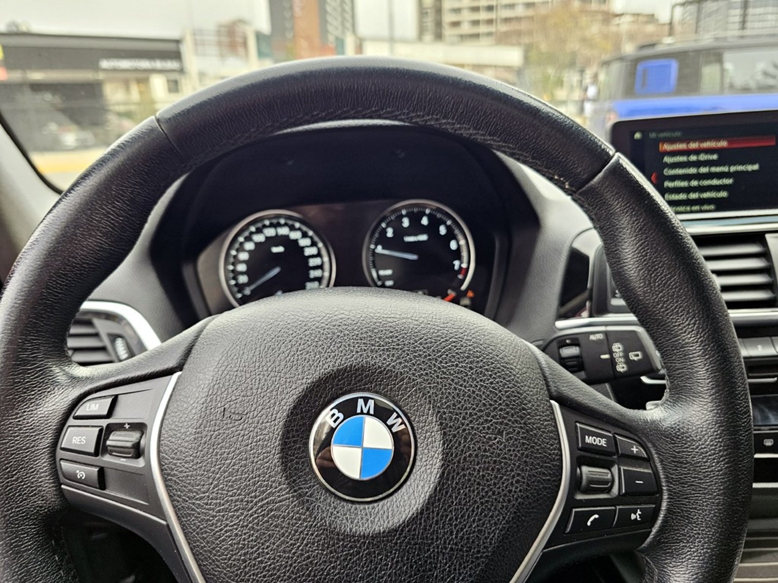 BMW 118 I LC 1.5 AUT 2018 - Imagen 15 de 20