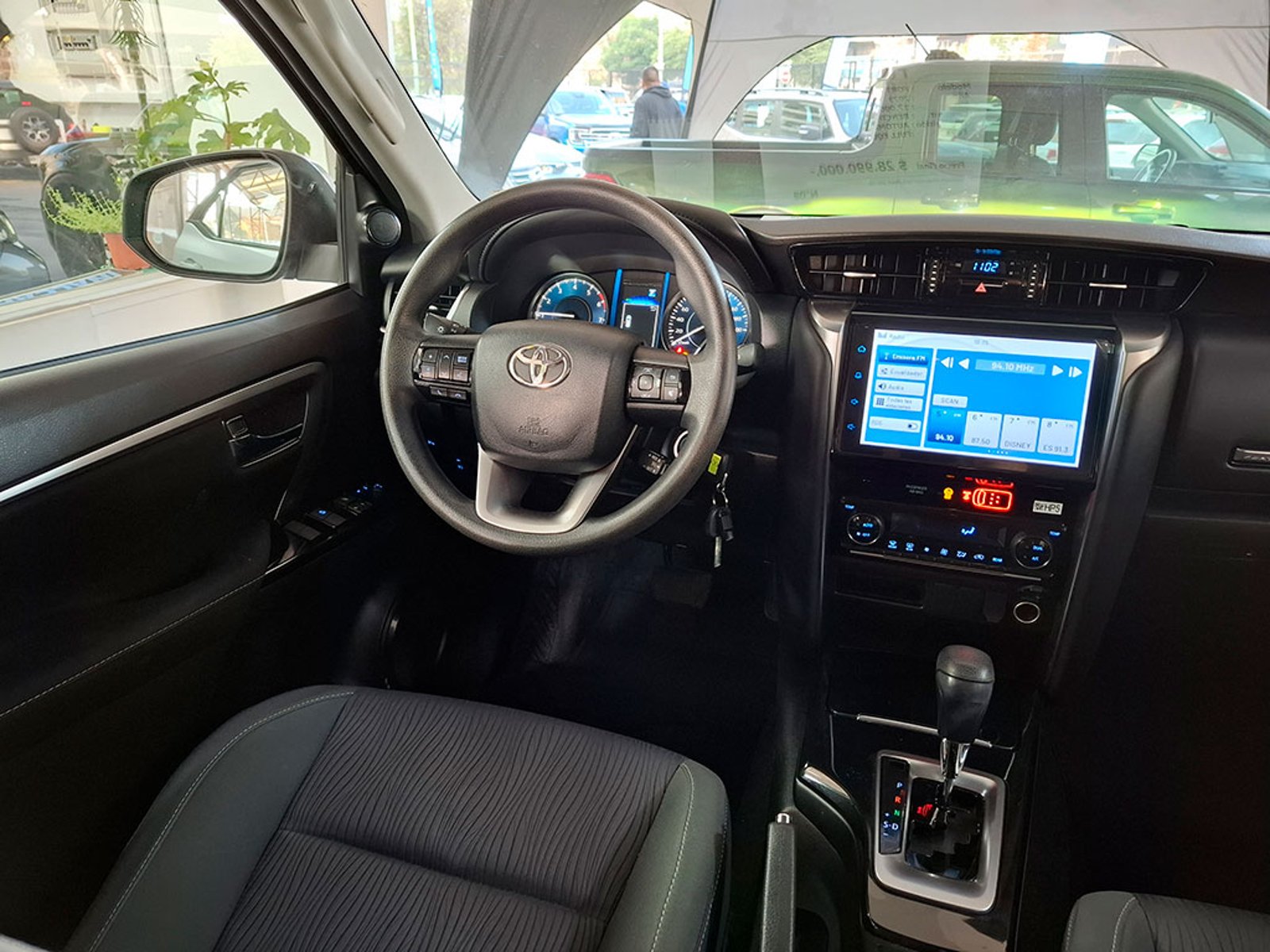 TOYOTA FORTUNER 2.7 SR5 2023 - Imagen 12 de 20