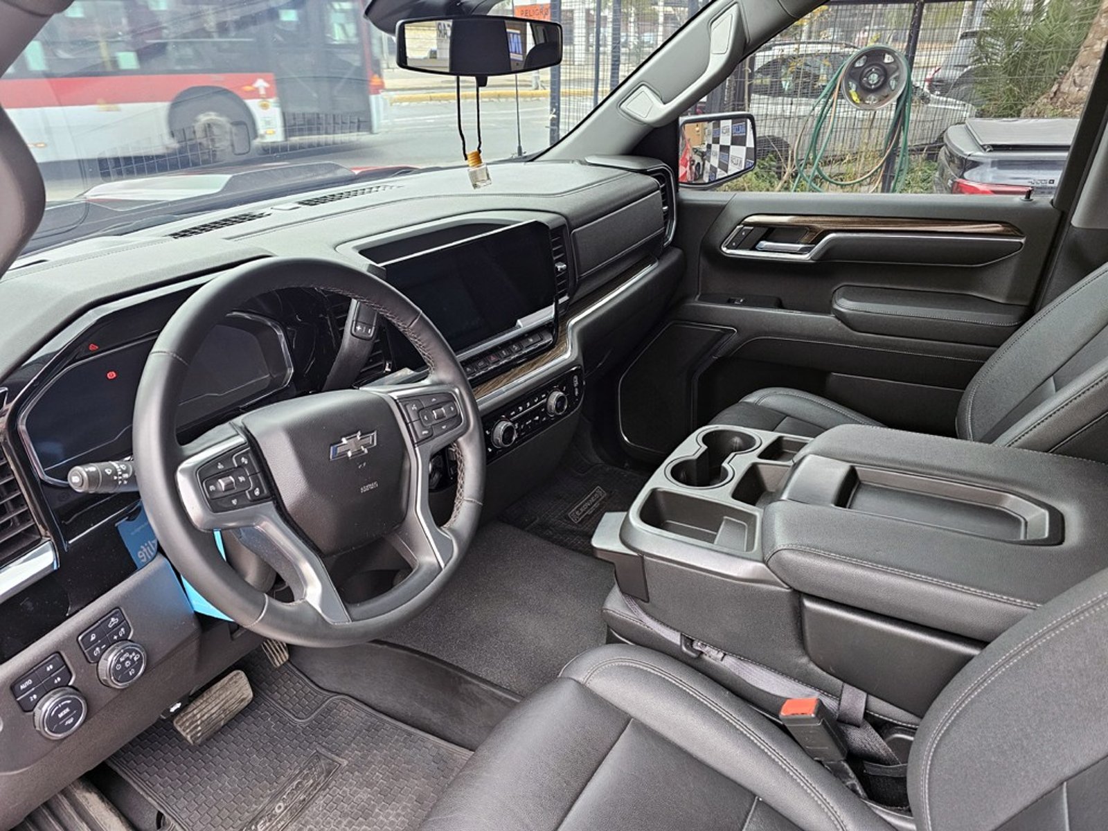 Chevrolet SILVERADO 6.2 ZR2 2023 - Imagen 14 de 20