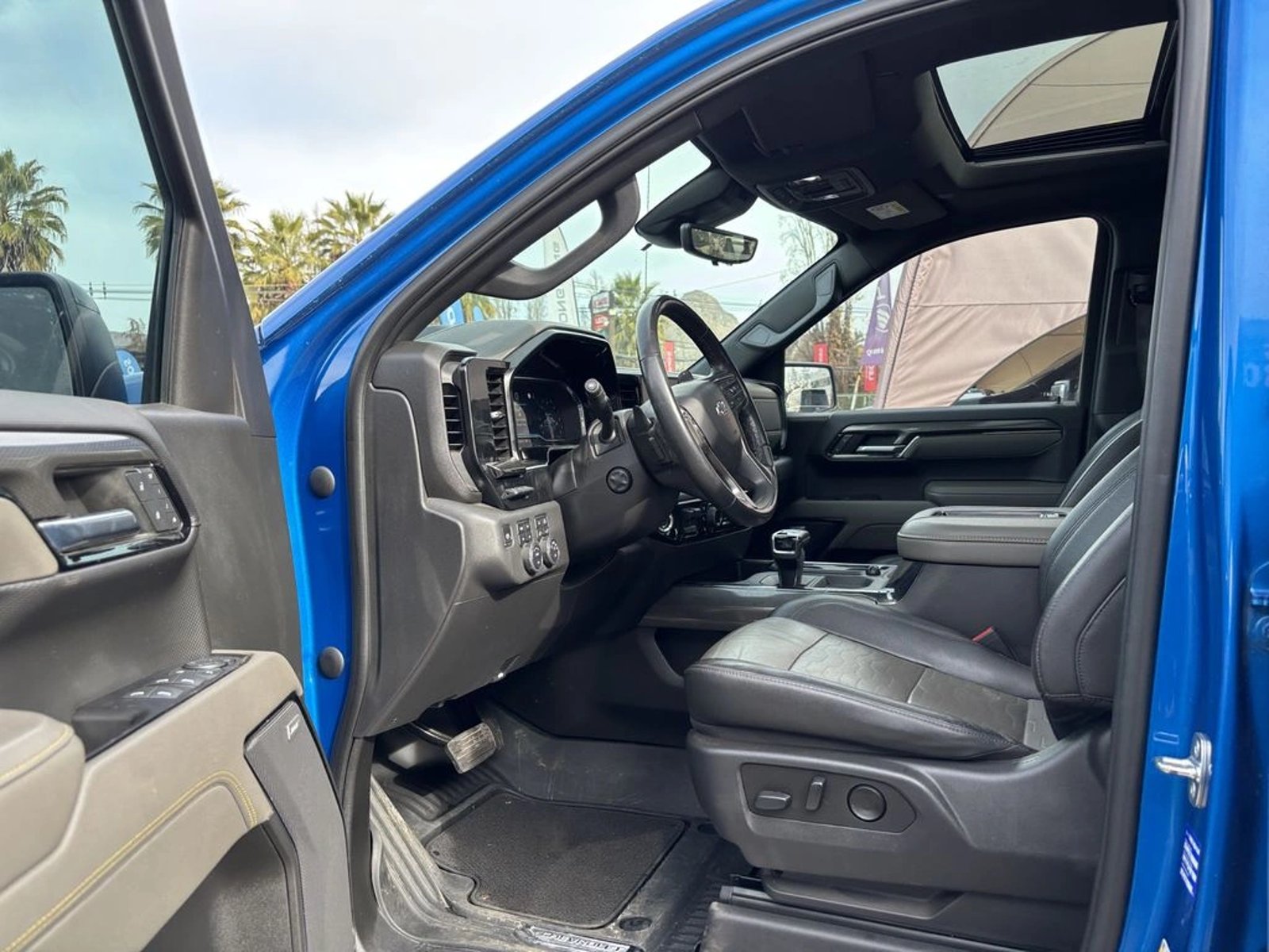CHEVROLET SILVERADO 6.2 ZR2 4X4 AT 4P 2023 - Imagen 12 de 20