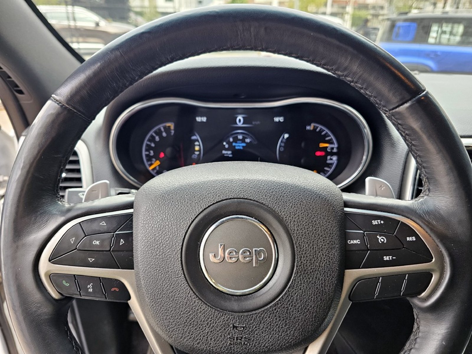 Jeep GRAND CHEROKEE LAREDO 3.6 2018 - Imagen 16 de 20