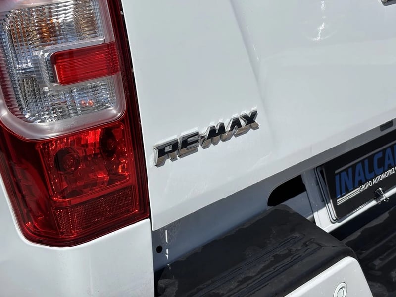 JIM RE-MAX MT 4X4 2.5L DIESEL 2026 - Imagen 13 de 20