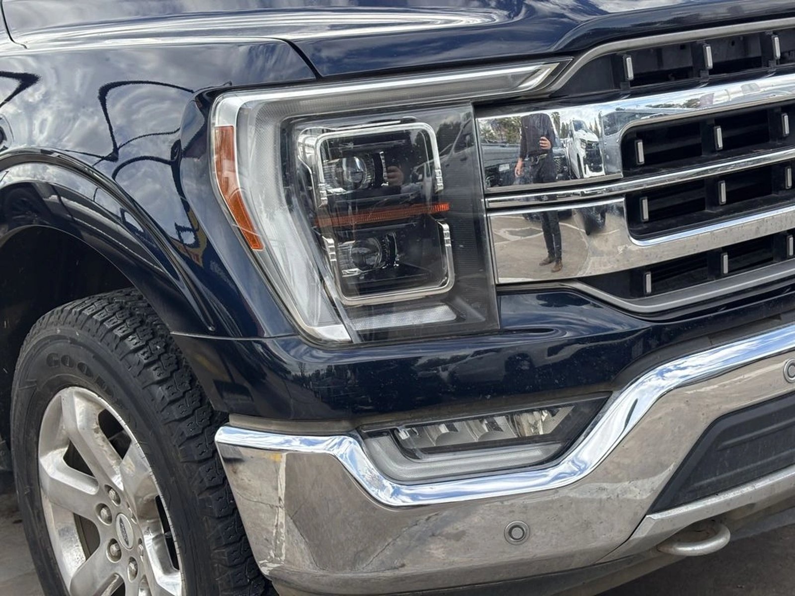 Ford F-150 5.0 LARIAT LUXURY CC DOB. CAB. 4X4 AT 4P 2023 - Imagen 4 de 20