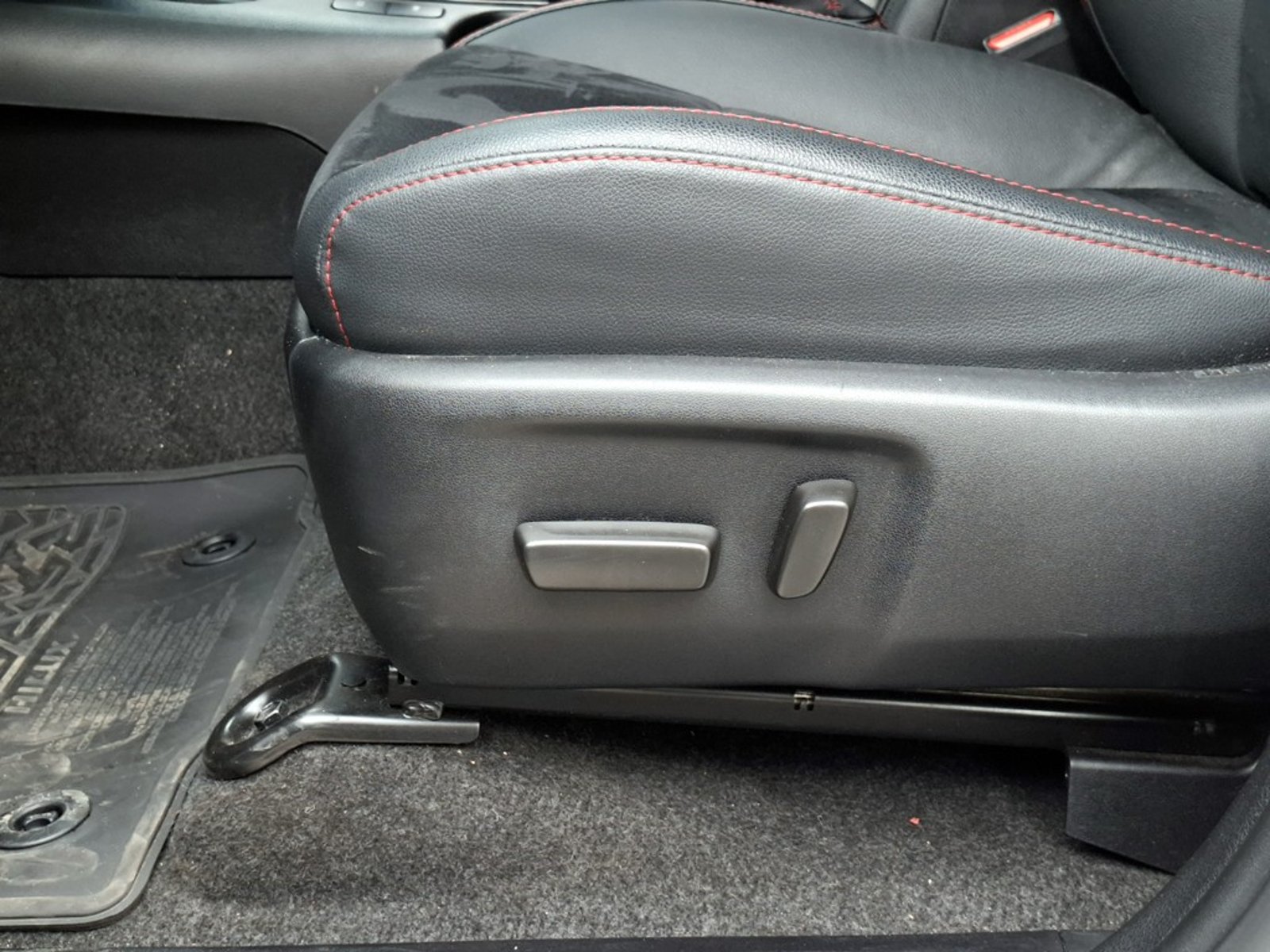 TOYOTA HILUX 2.8 GR-S SRV 2024 - Imagen 12 de 20