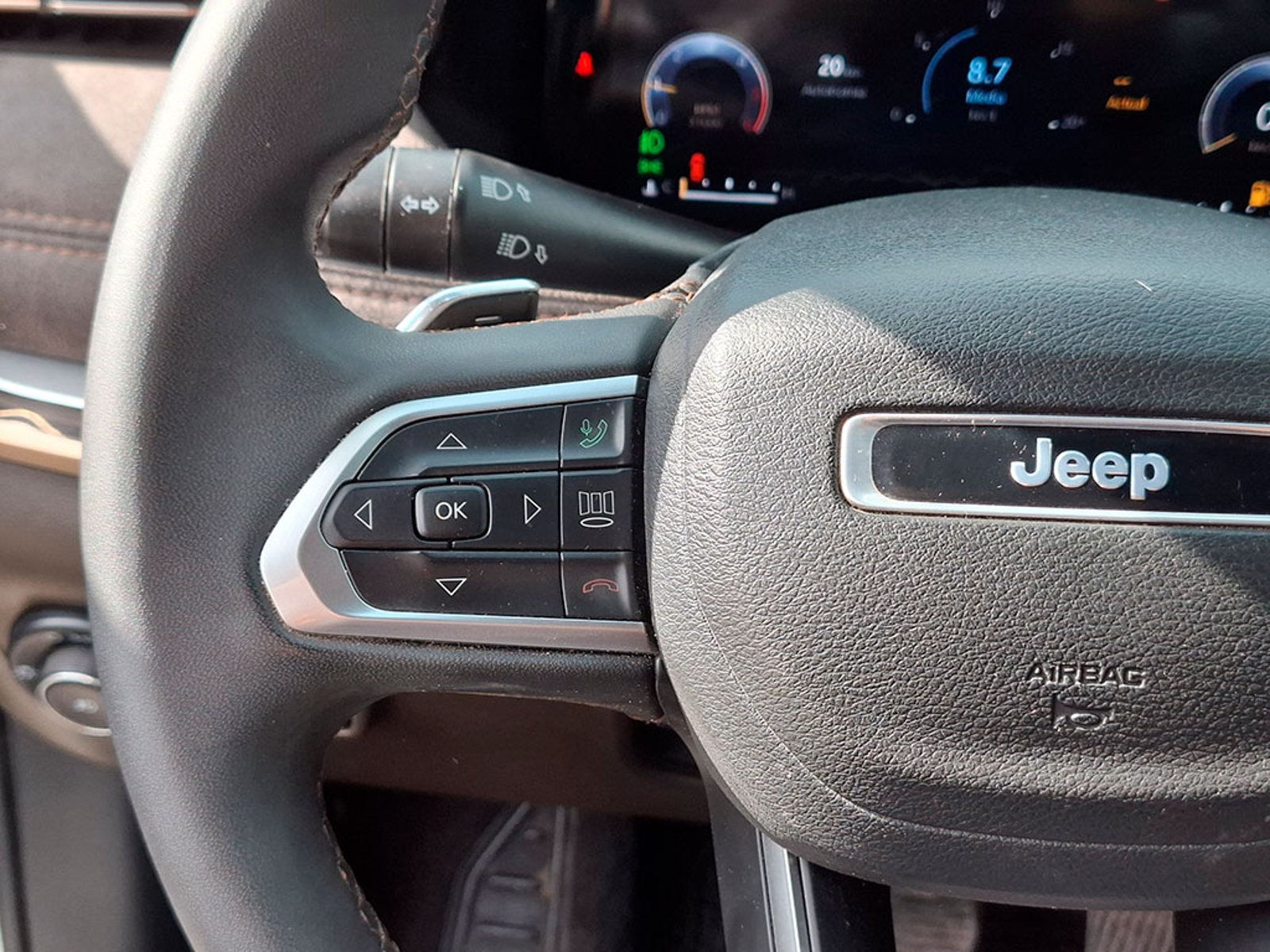 JEEP COMMANDER 2.0T OVERLAND 2023 - Imagen 14 de 20