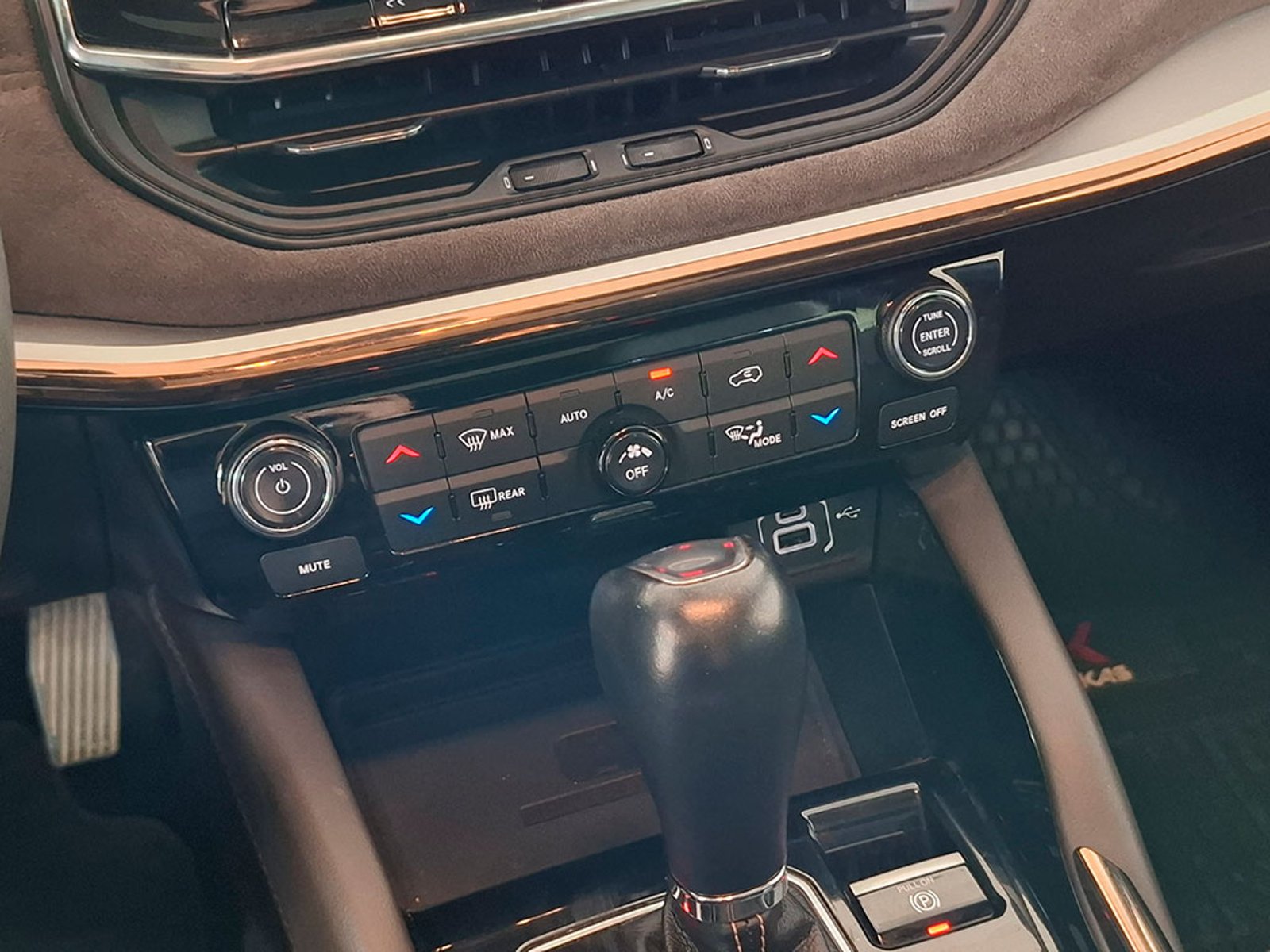 JEEP COMMANDER OVERLAND 4X4 2.0 AUT 2023 - Imagen 18 de 20