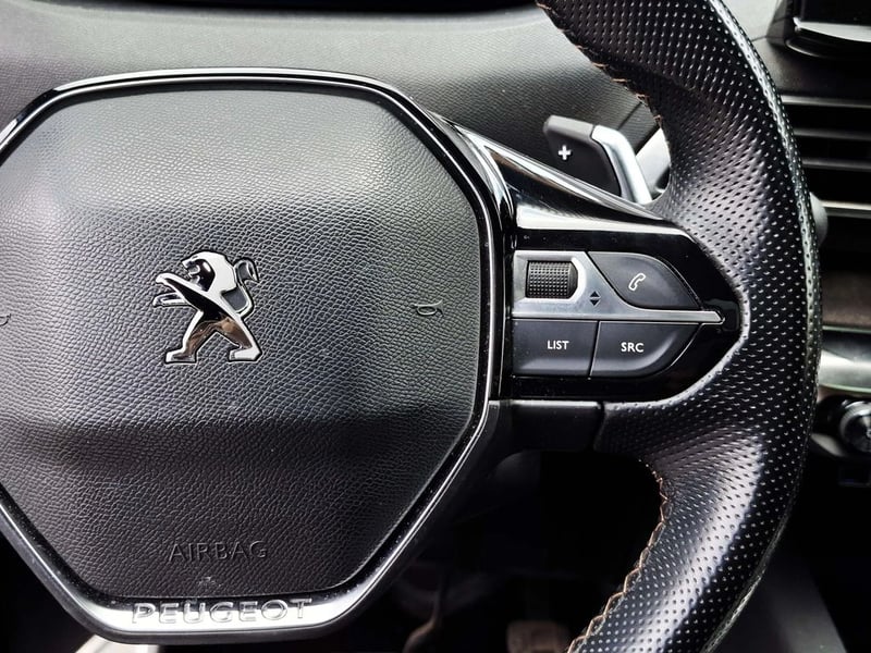 Peugeot 3008 1.6 2022 - Imagen 18 de 20