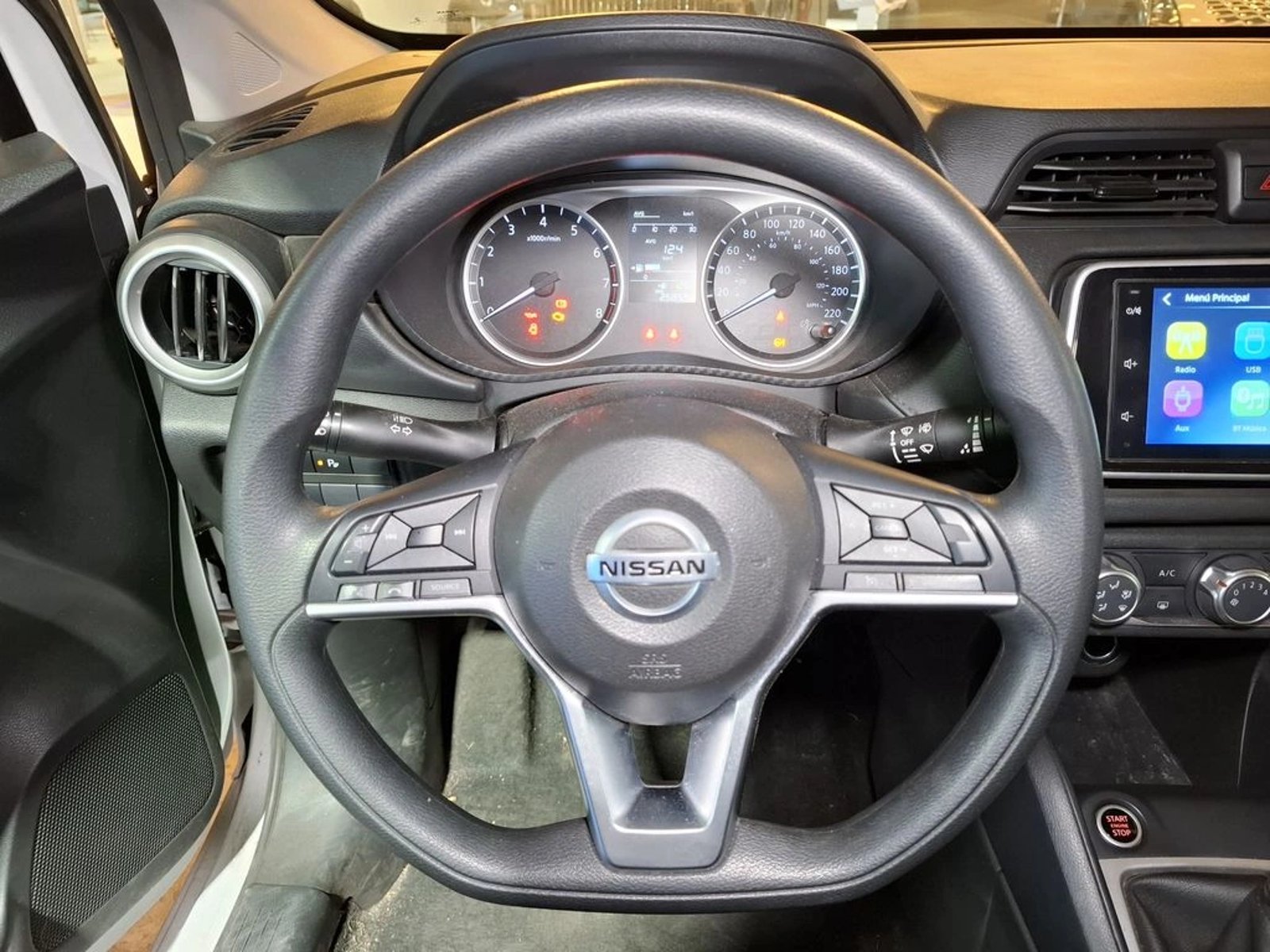 Nissan VERSA MT 1.6 2023 - Imagen 13 de 20