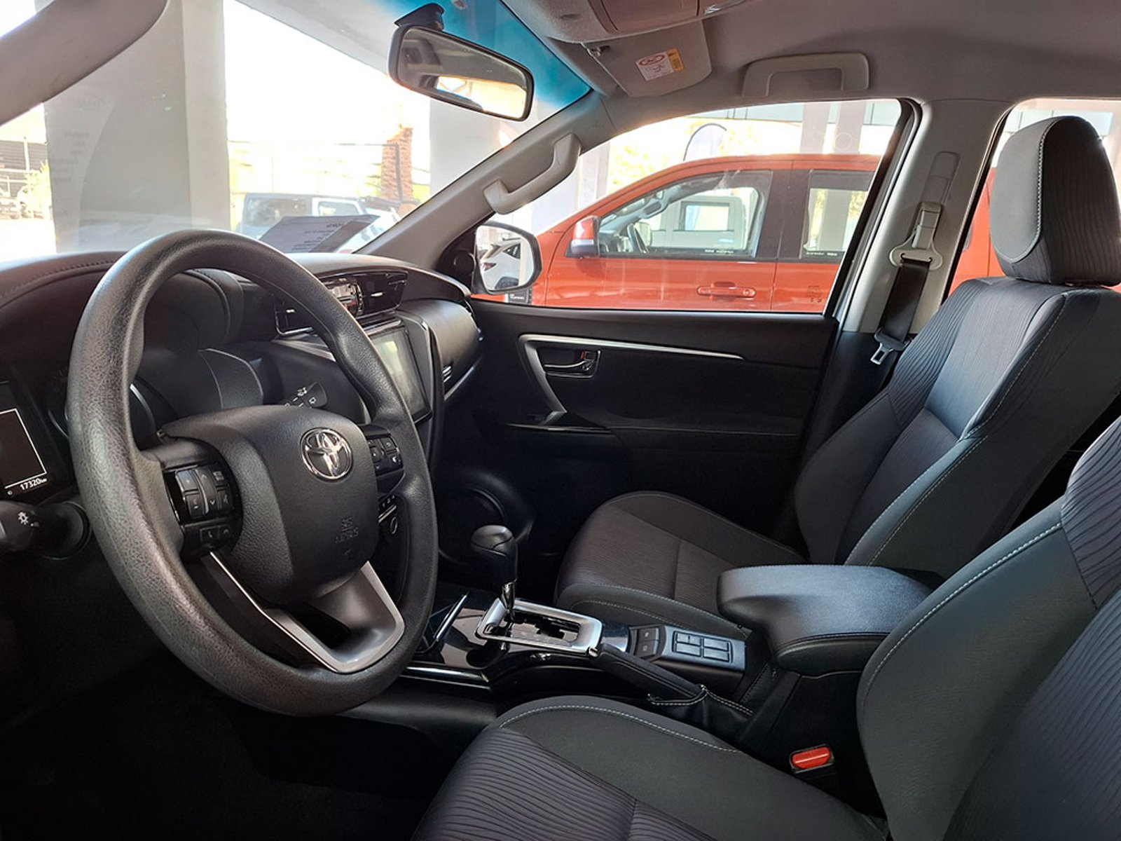 TOYOTA FORTUNER 2.7 SR5 2023 - Imagen 10 de 20
