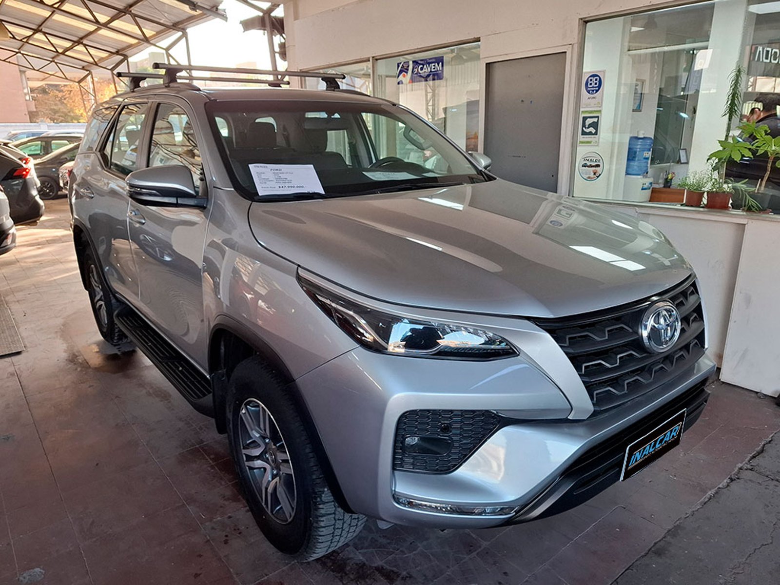 TOYOTA FORTUNER 2.7 SR5 2023 - Imagen 3 de 20