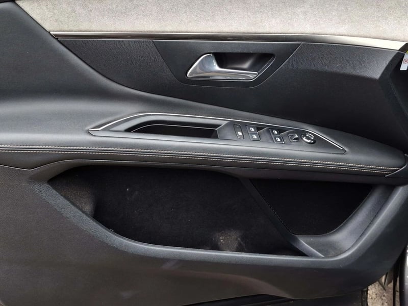 Peugeot 3008 1.6 2022 - Imagen 11 de 20