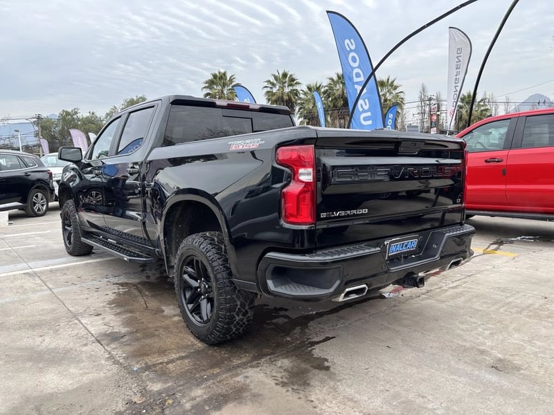 Chevrolet SILVERADO 5.3 LT TRAILBOSS Z71 4X4 AT 4P 2022 - Imagen 13 de 20