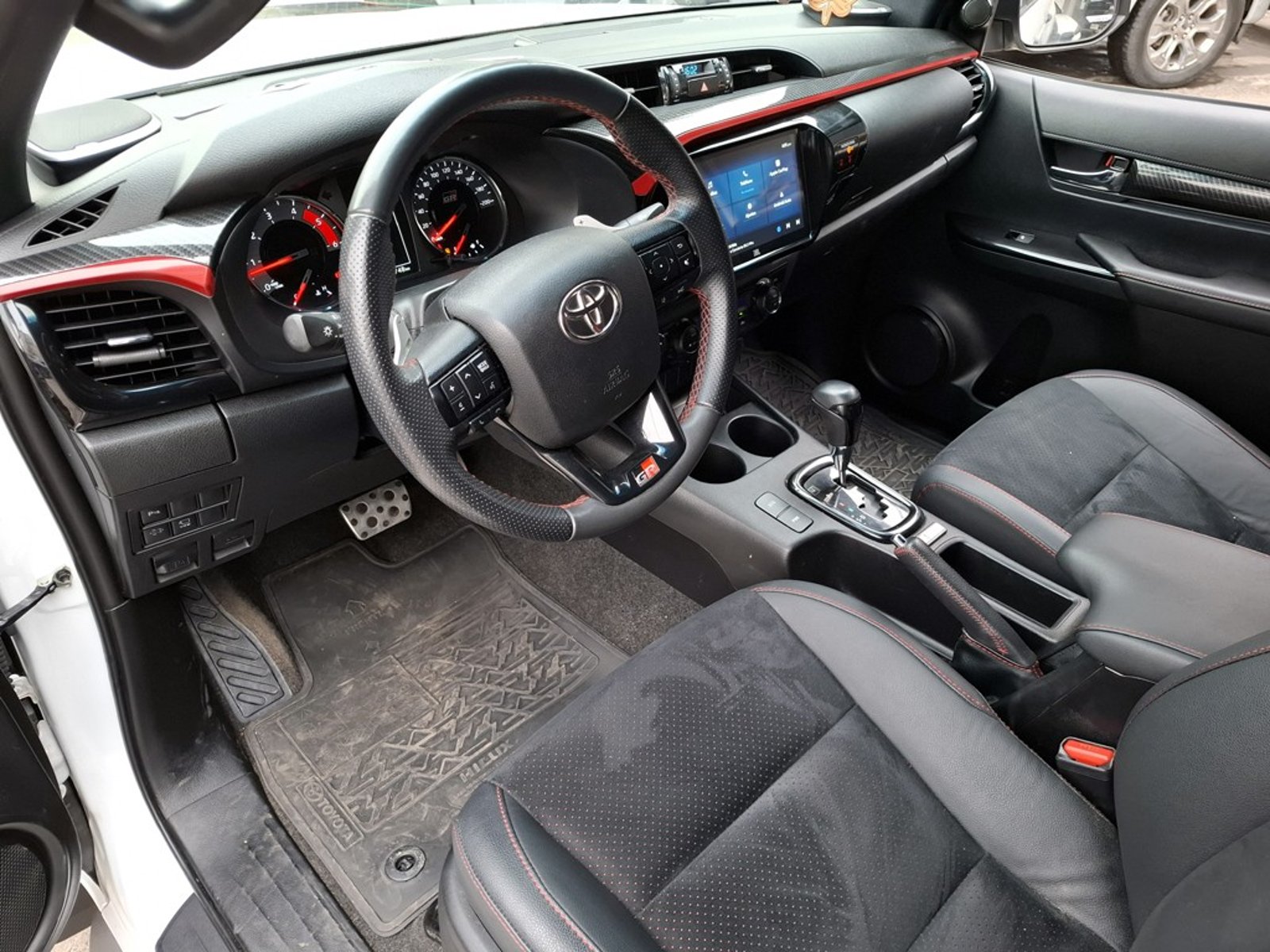 TOYOTA HILUX 2.8 GR-S SRV 2024 - Imagen 13 de 20