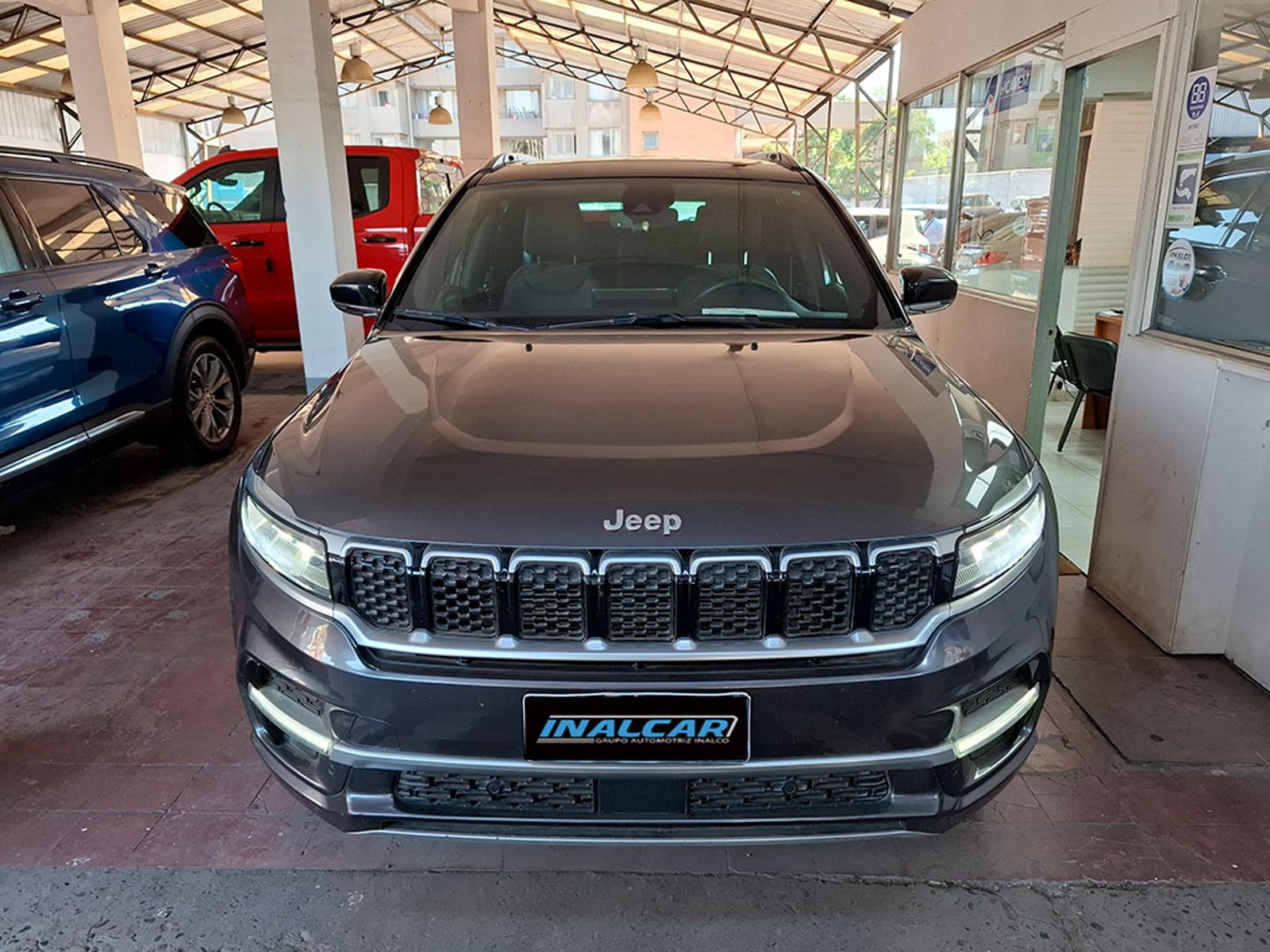 Jeep COMMANDER OVERLAND 4X4 2.0 AUT 2023 - Foto 2 de 20