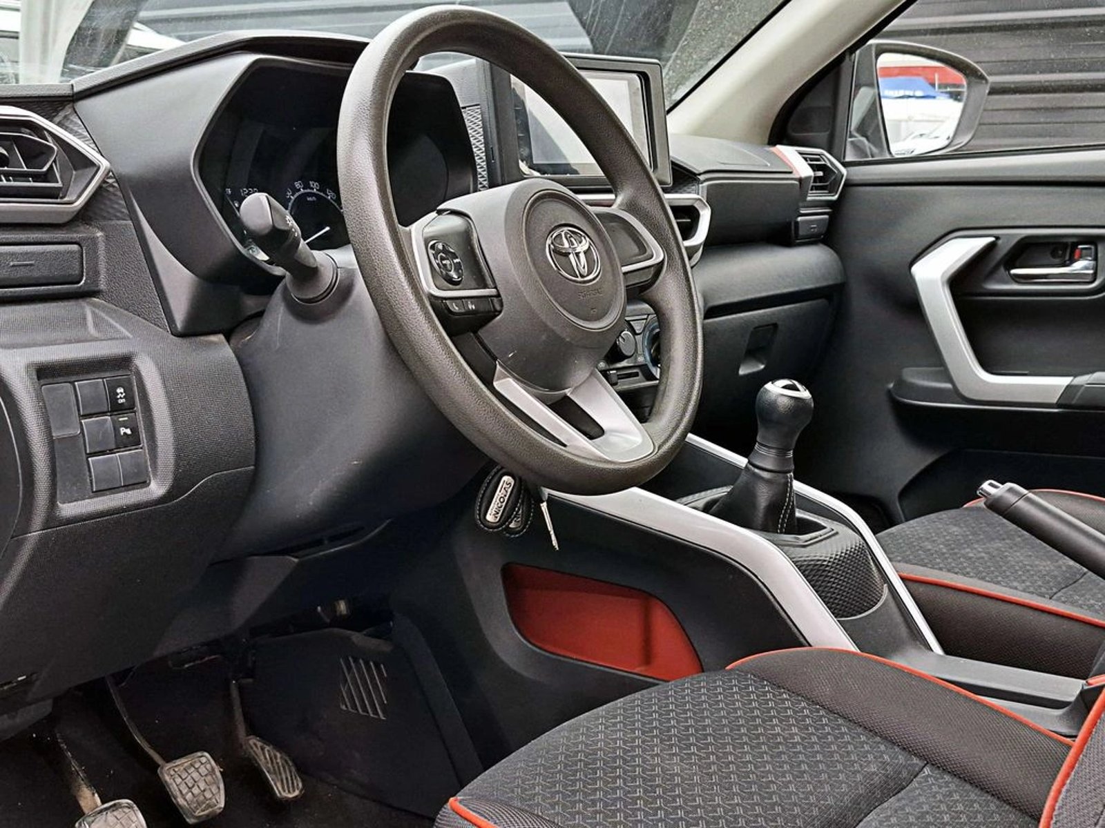 TOYOTA RAIZE 1.2 E MEC 2023 - Imagen 8 de 16