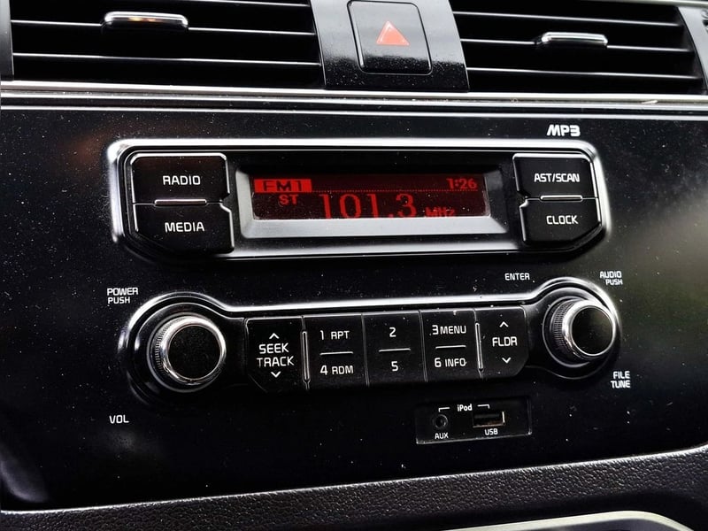 Kia RIO 5 1.2 2018 - Imagen 19 de 20