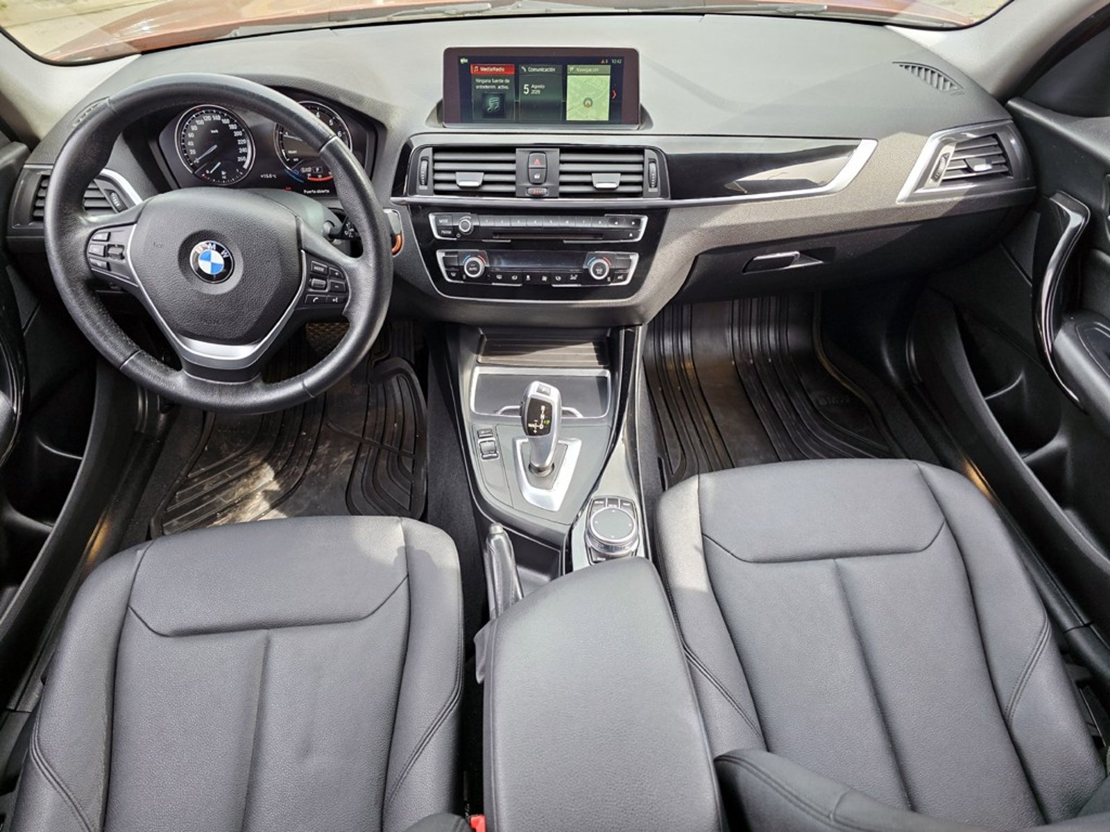 BMW 118 I LC 1.5 AUT 2018 - Imagen 18 de 20