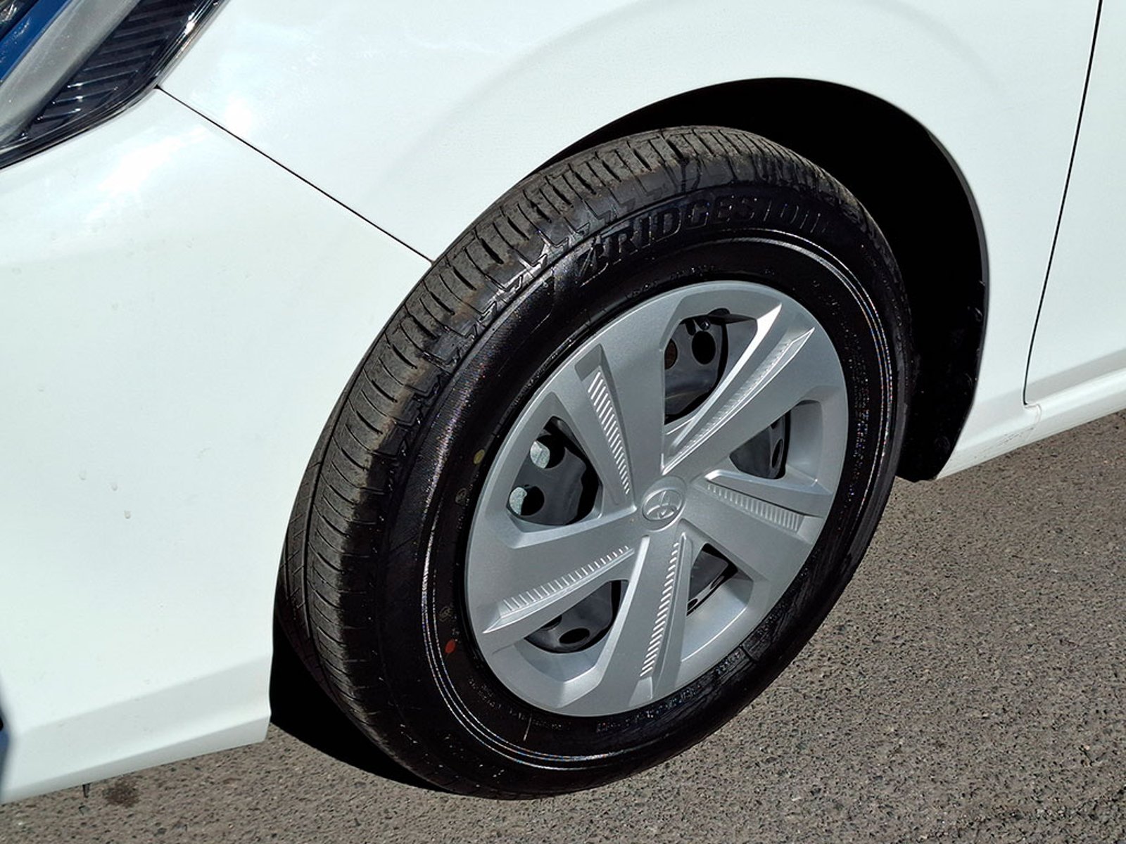 TOYOTA YARIS 1.5 XLI C 2023 - Imagen 4 de 20
