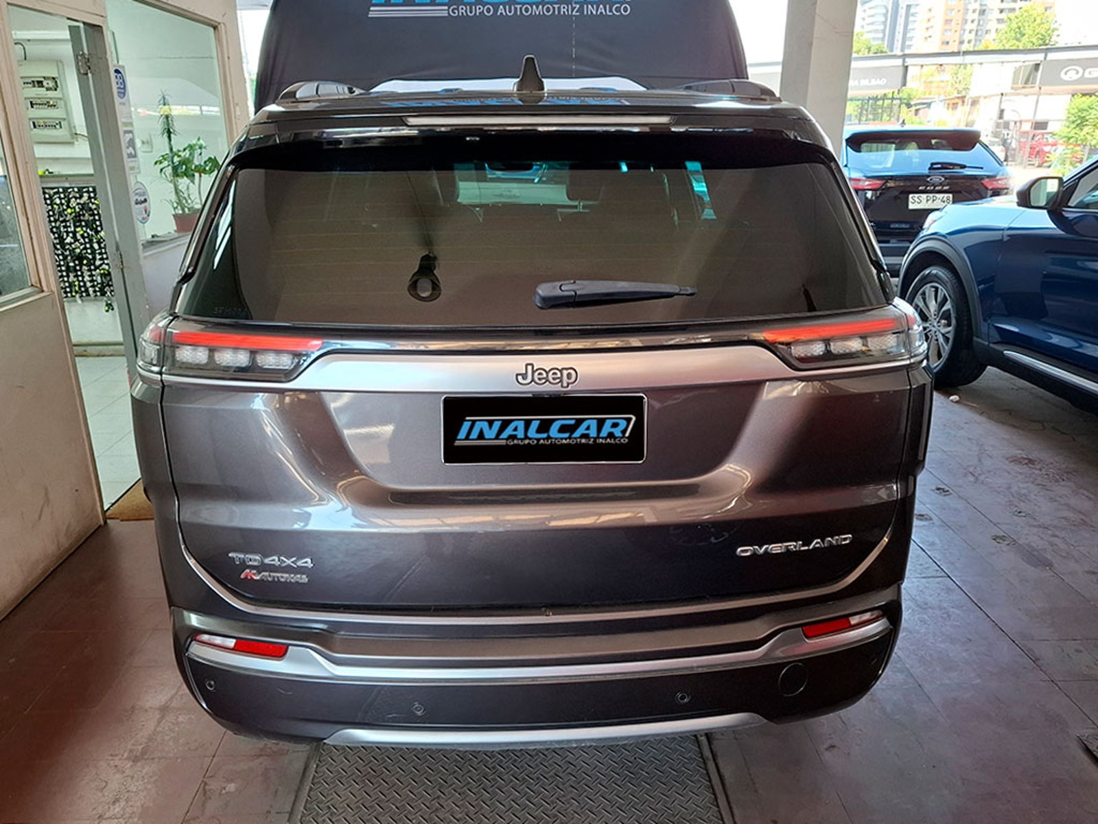 JEEP COMMANDER OVERLAND 4X4 2.0 AUT 2023 - Imagen 8 de 20