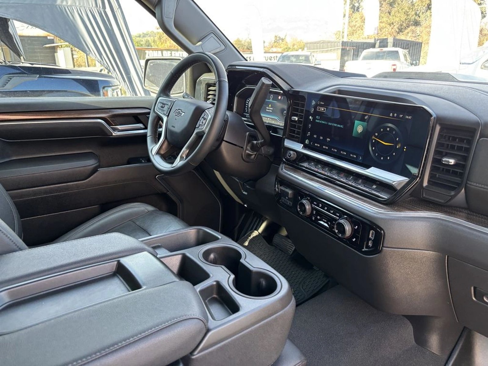 CHEVROLET SILVERADO 5.3 LT TRAIL BOSS Z71 4X4 AT 4P 2023 - Imagen 8 de 20