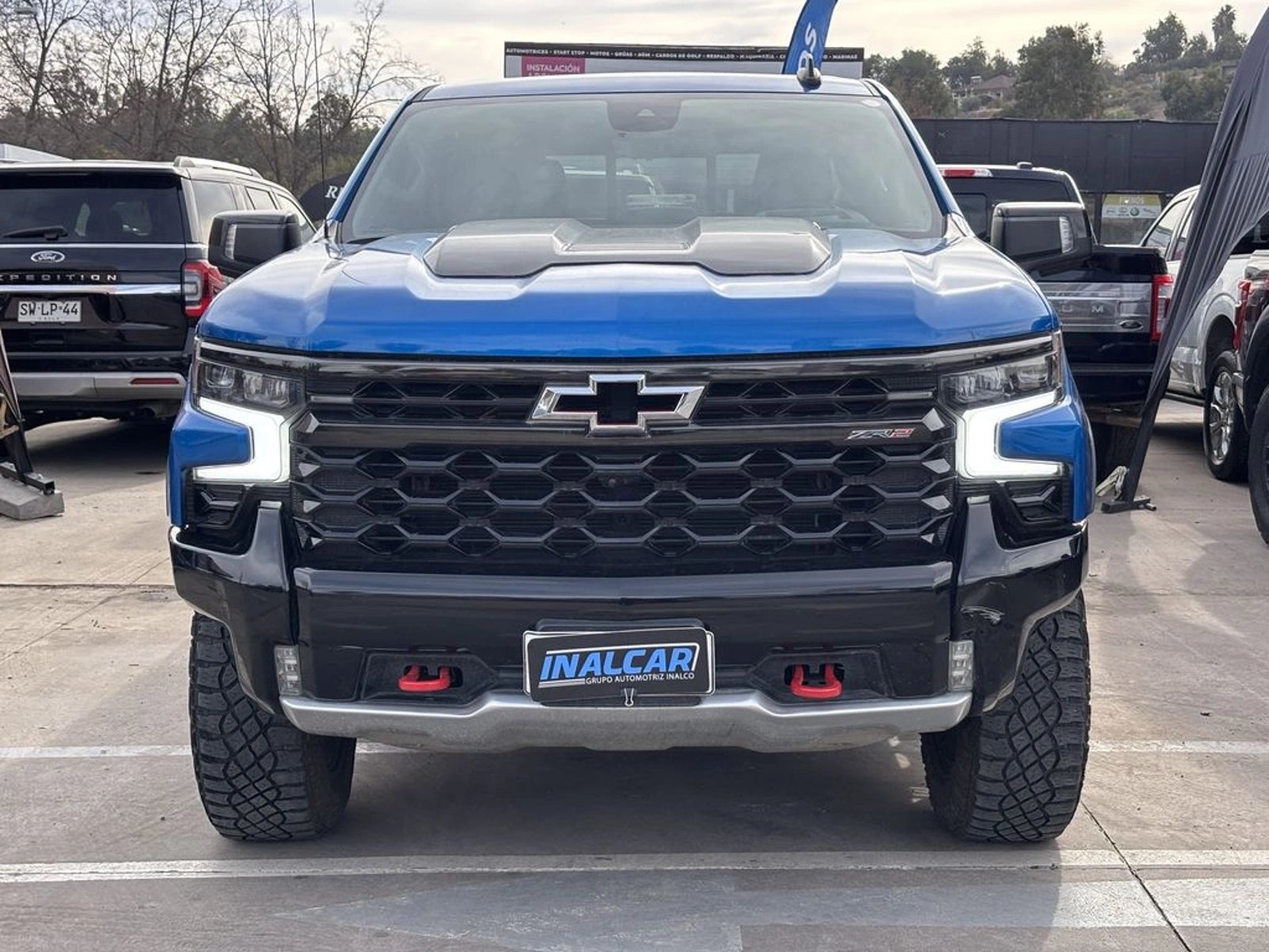 Chevrolet SILVERADO 6.2 ZR2 4X4 AT 4P 2023 - Foto 2 de 20