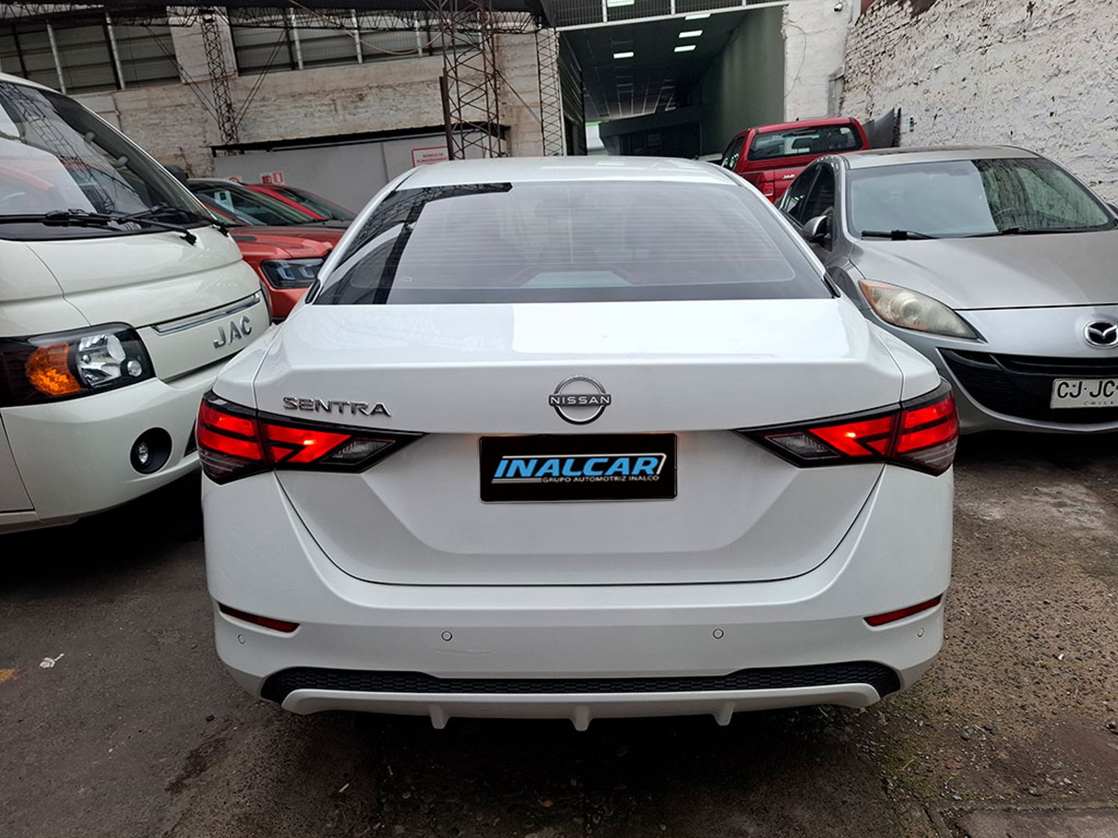Nissan SENTRA 2.0 ADVANCE 2025 - Imagen 8 de 18
