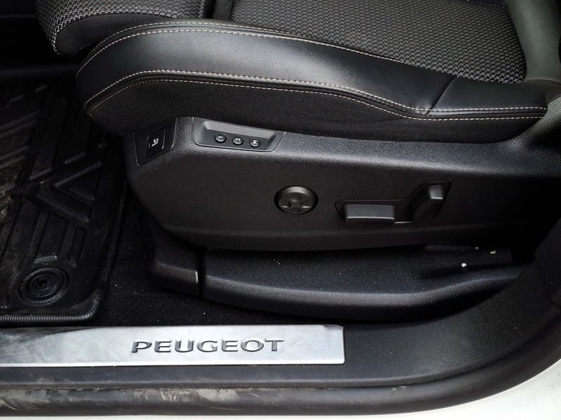Peugeot 3008 1.5 2022 - Imagen 13 de 20