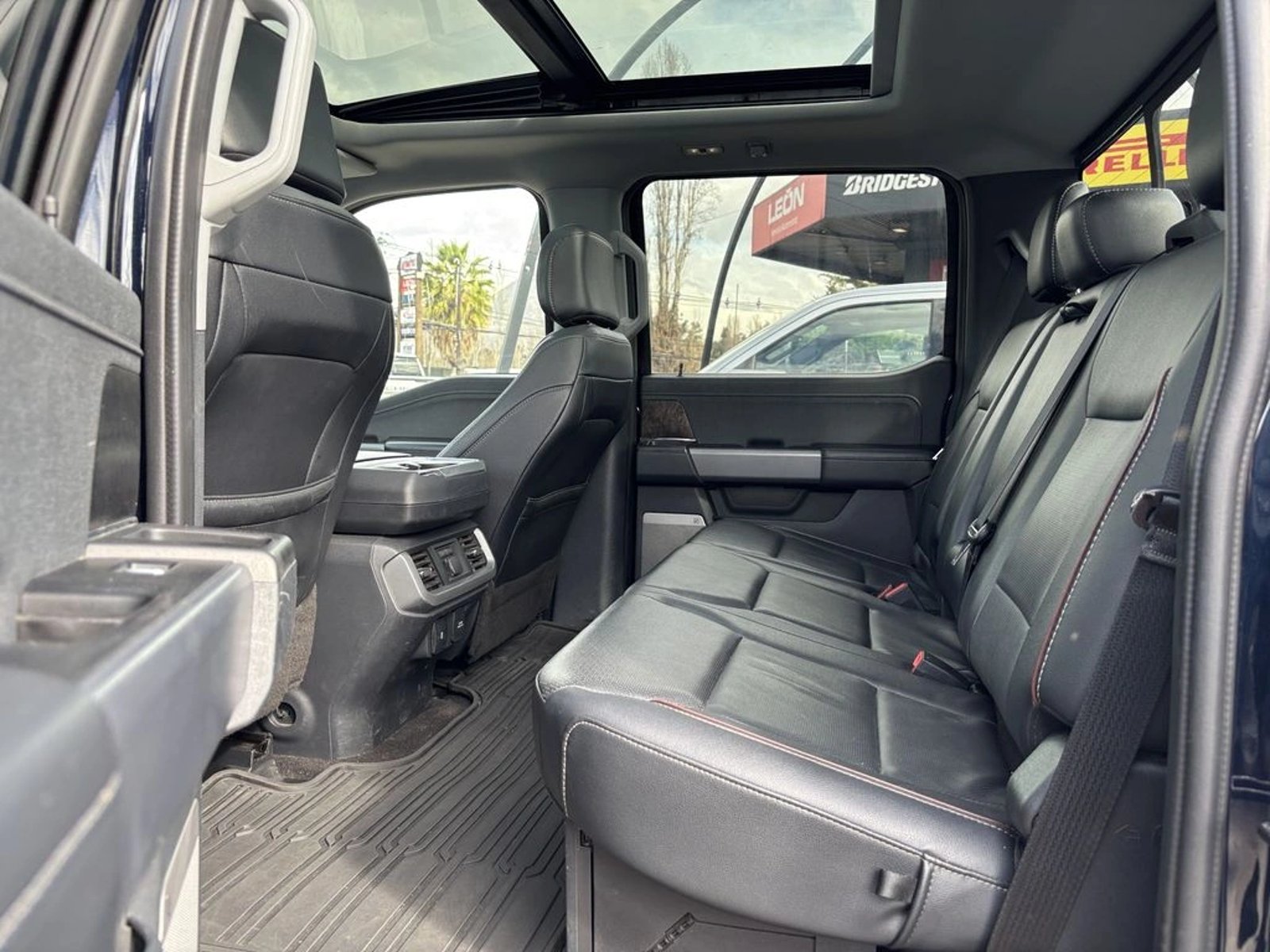 Ford F-150 5.0 LARIAT LUXURY CC DOB. CAB. 4X4 AT 4P 2023 - Imagen 17 de 20