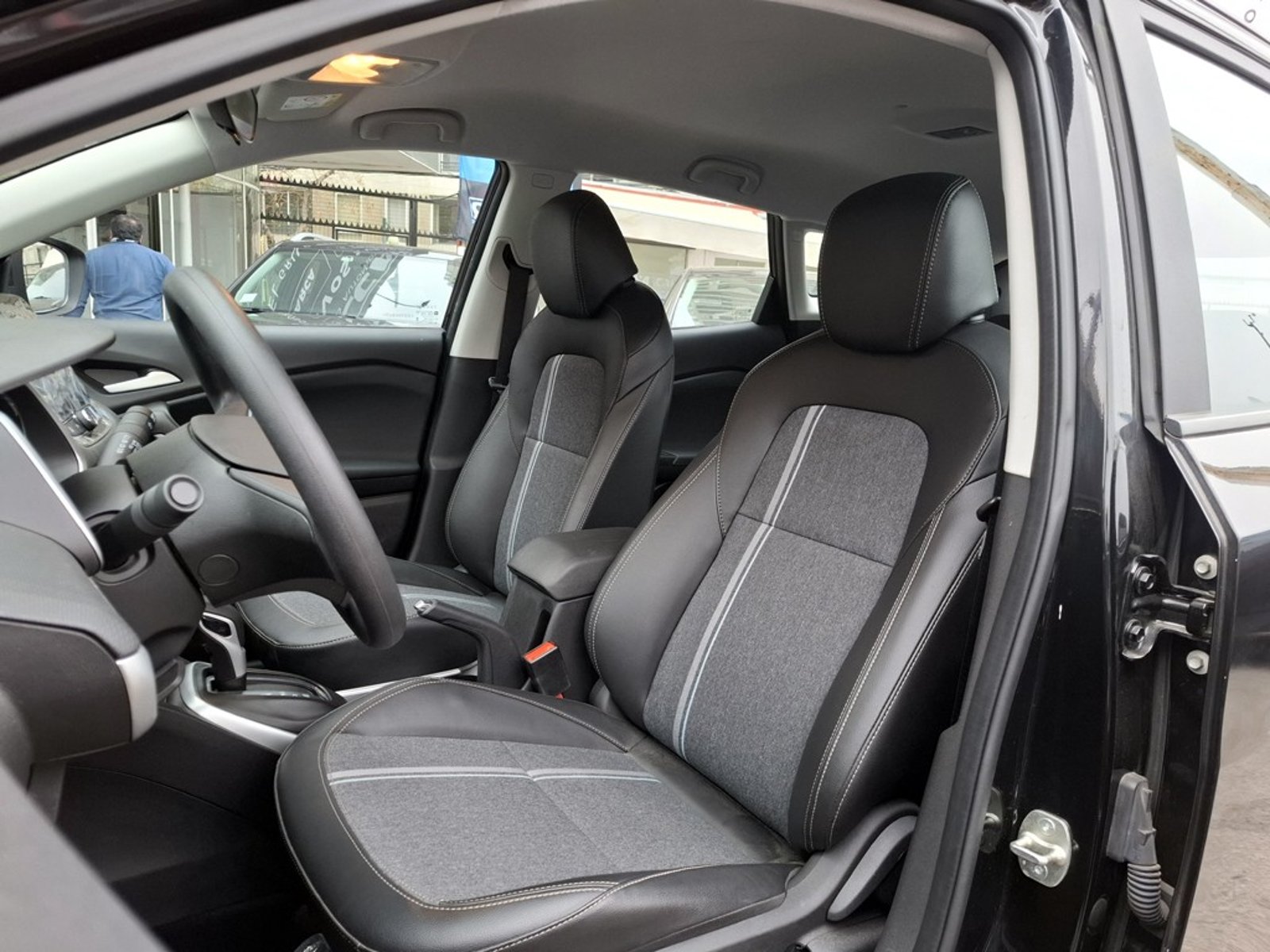 CHEVROLET TRACKER 1.2T LTZ 2025 - Imagen 13 de 20