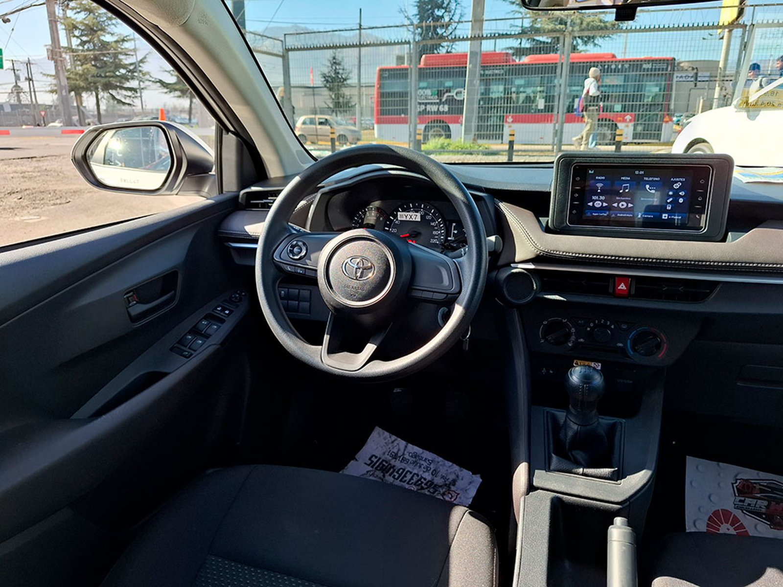 TOYOTA YARIS 1.5 XLI C 2023 - Imagen 11 de 20