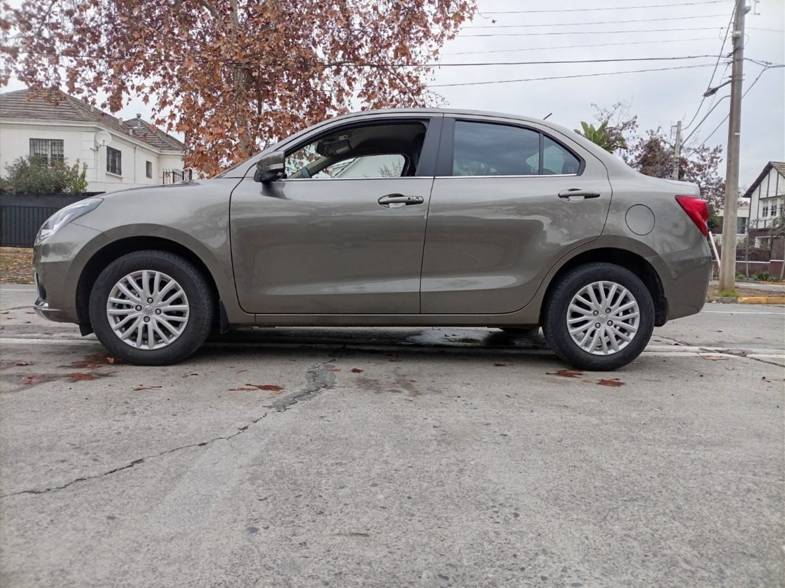 Suzuki DZIRE GLX 1.2 MT 2023 - Imagen 8 de 10