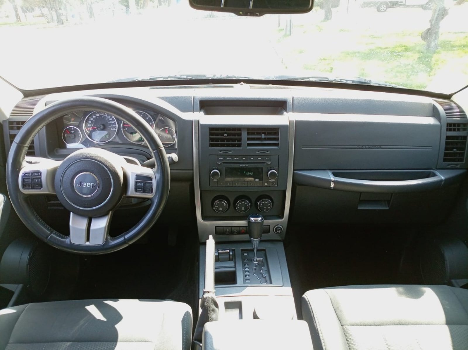 Jeep LIBERTY 3.7 AUT 4X4 2011 - Imagen 10 de 10