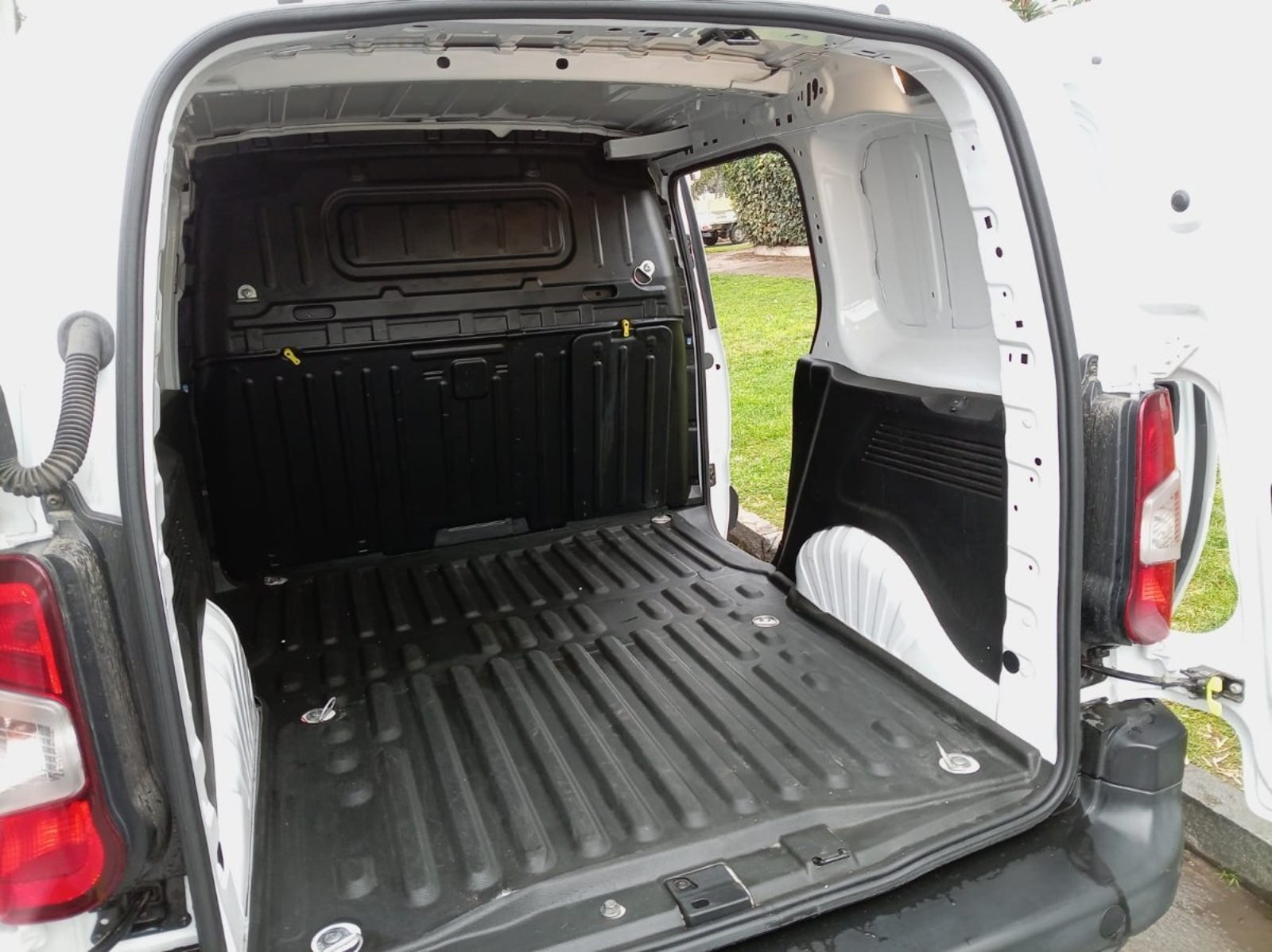 Opel COMBO 1.6T DIESEL 4X2 MT 5P. 2025 - Imagen 10 de 10