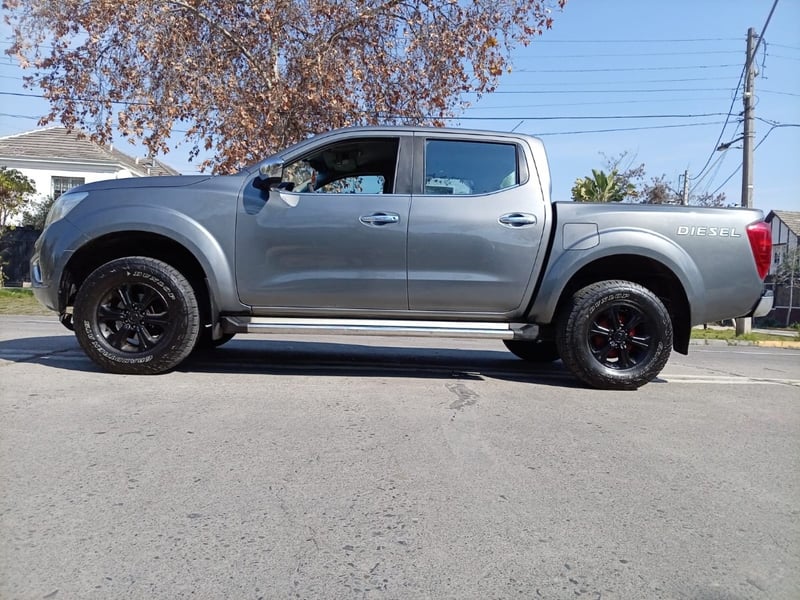 Nissan NP300 XE DCAB 2.3 4X2 DIESEL 2018 - Imagen 8 de 10