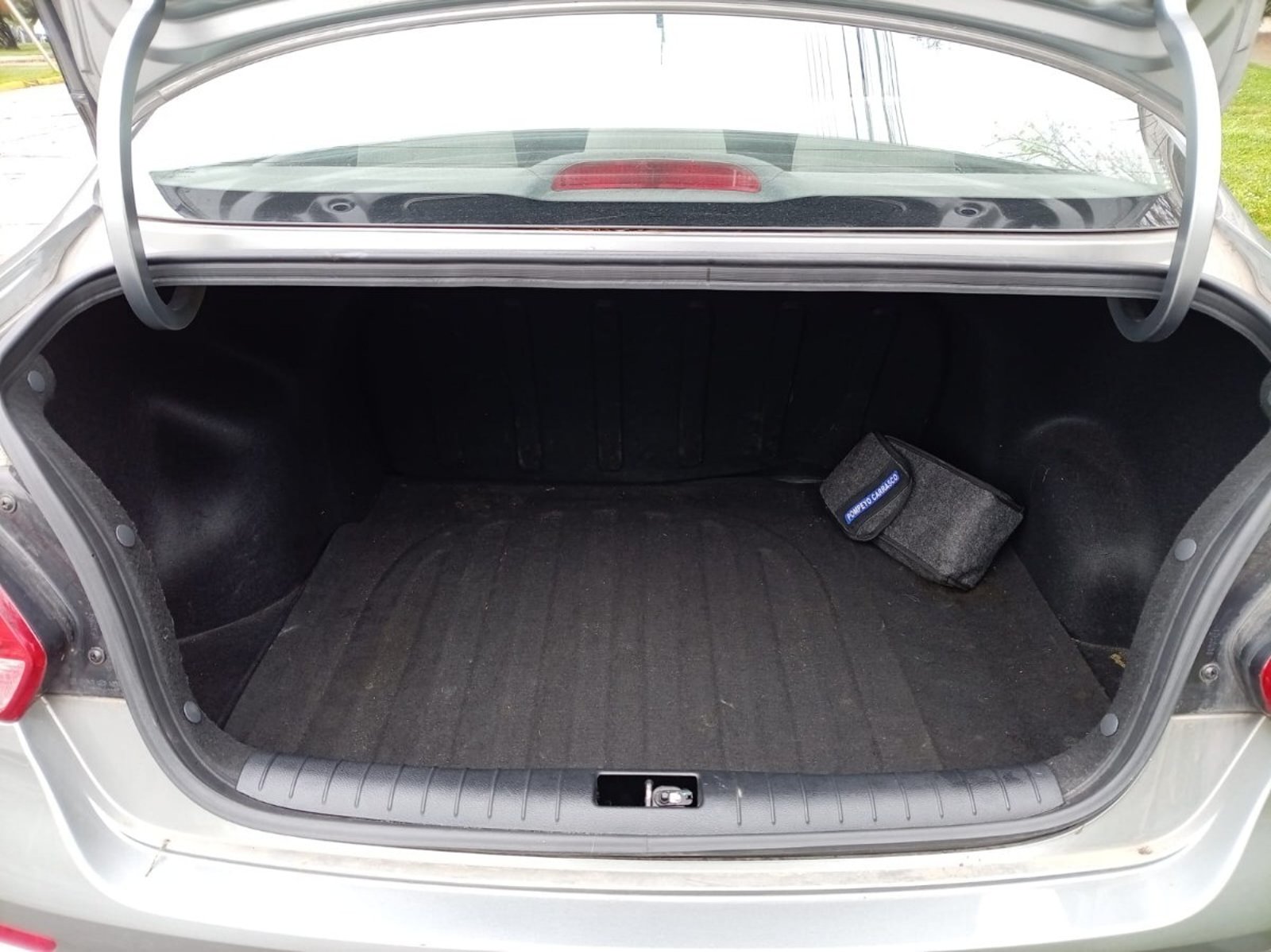 Kia SOLUTO MPI 1.4 MT 2024 - Imagen 9 de 10