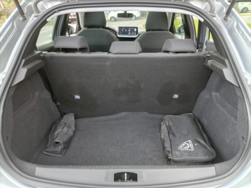 Peugeot 208 PURETECH 75 MT 1.2 2023 - Imagen 9 de 10