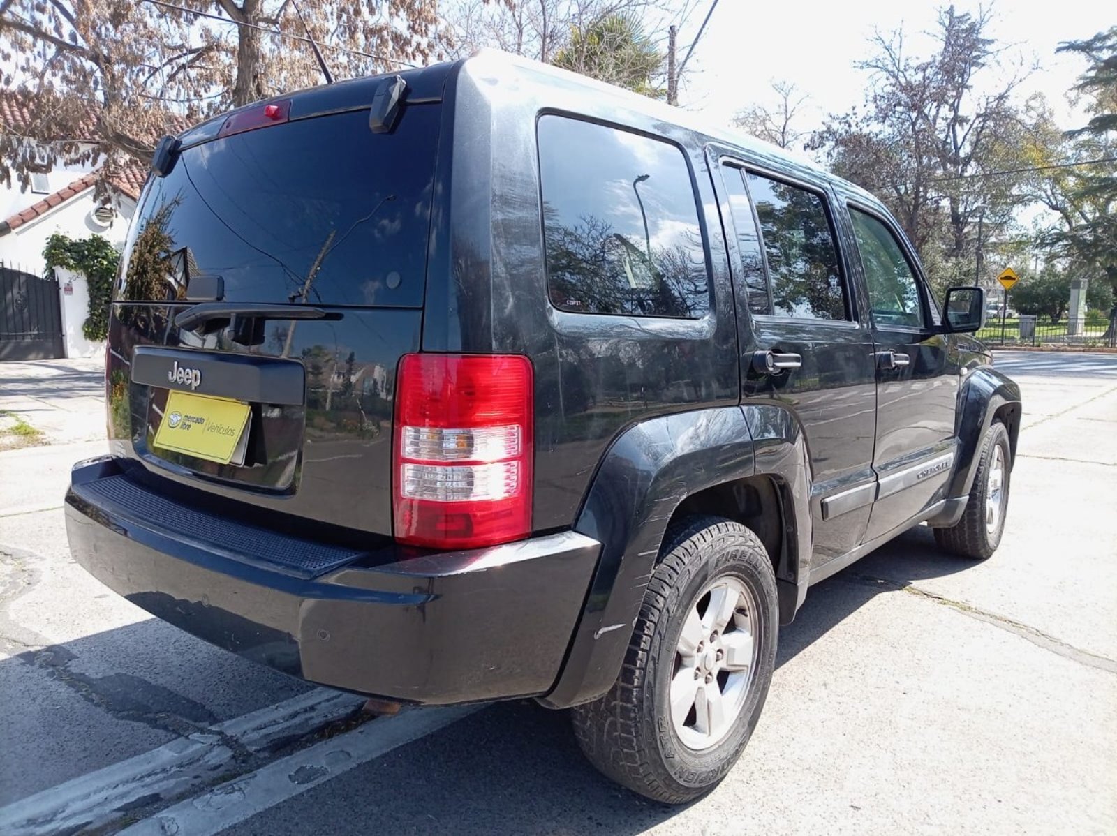 Jeep LIBERTY 3.7 AUT 4X4 2011 - Imagen 4 de 10