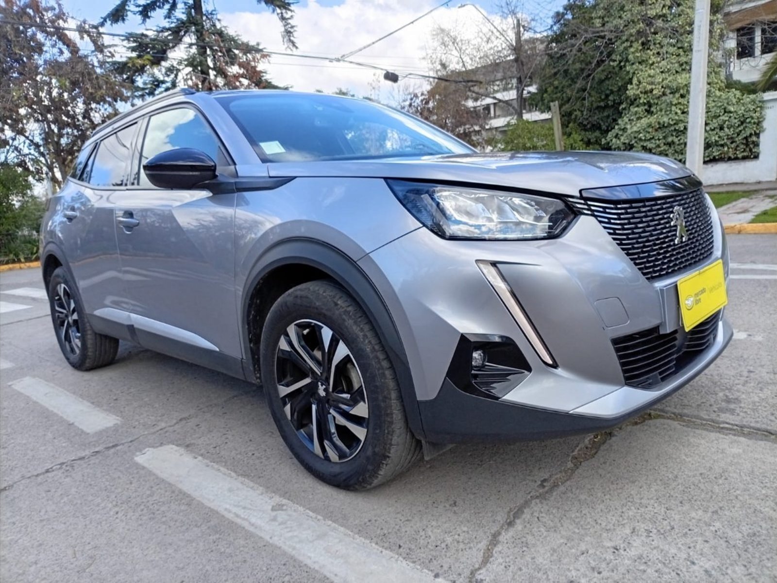 Peugeot 2008 PURETECH 130 EAT8 1.2 AUT 2022 - Foto 2 de 10
